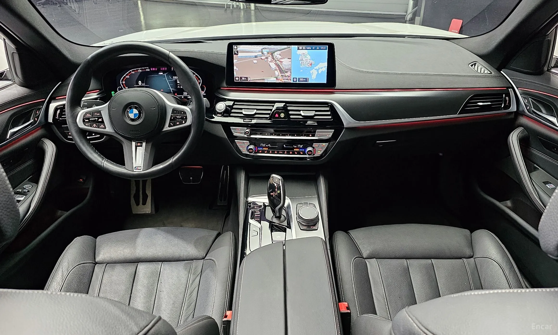 BMW 5 Series (G30) превью 4