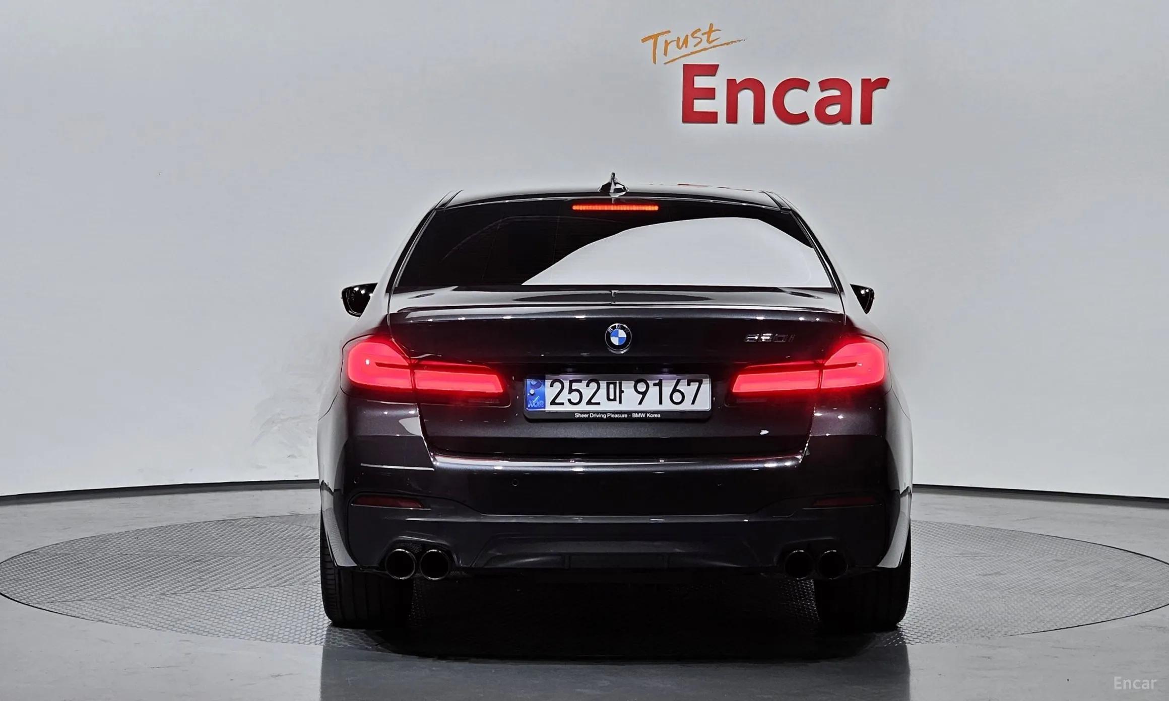 BMW 5 Series (G30) превью 3