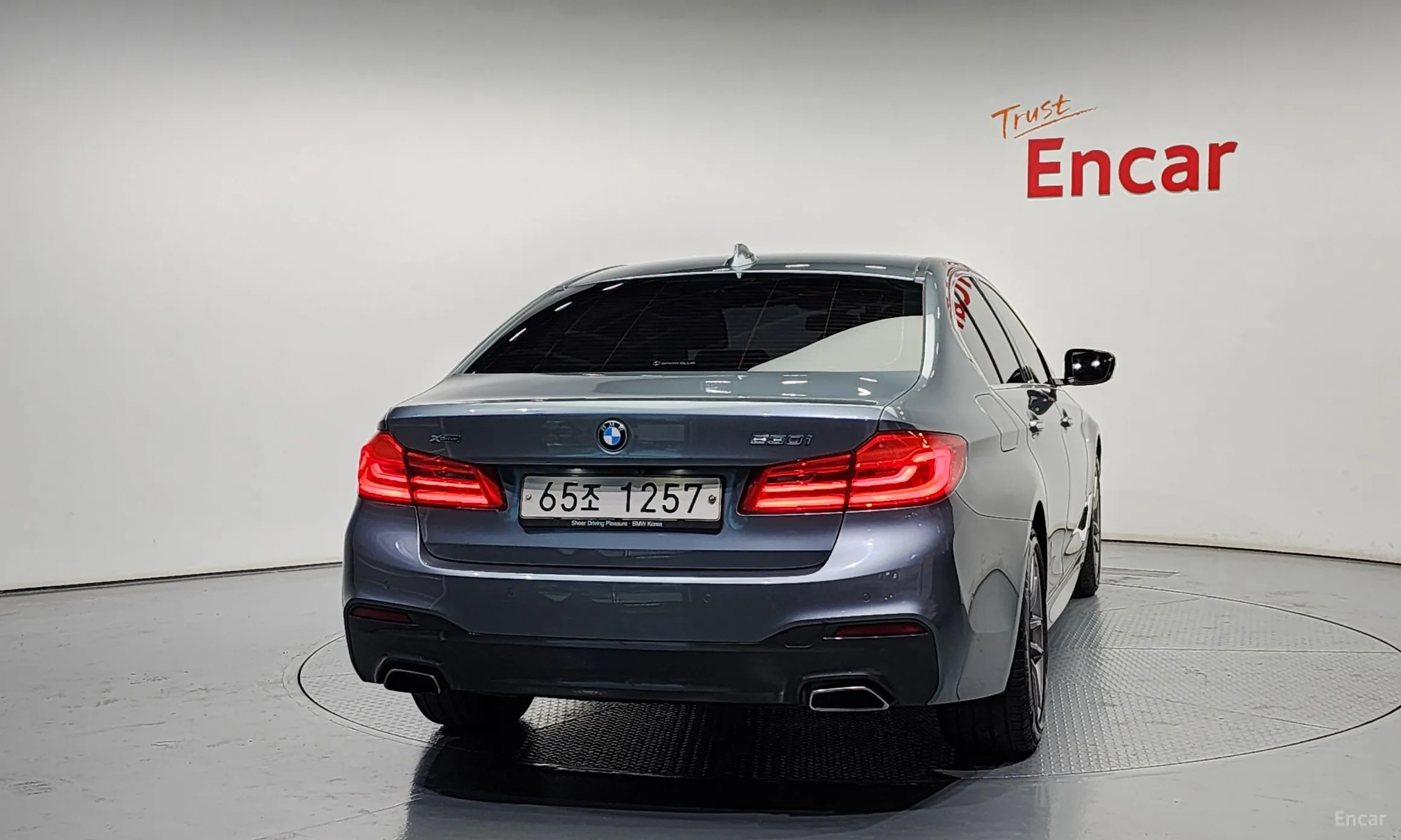 BMW 5 Series (G30) превью 3