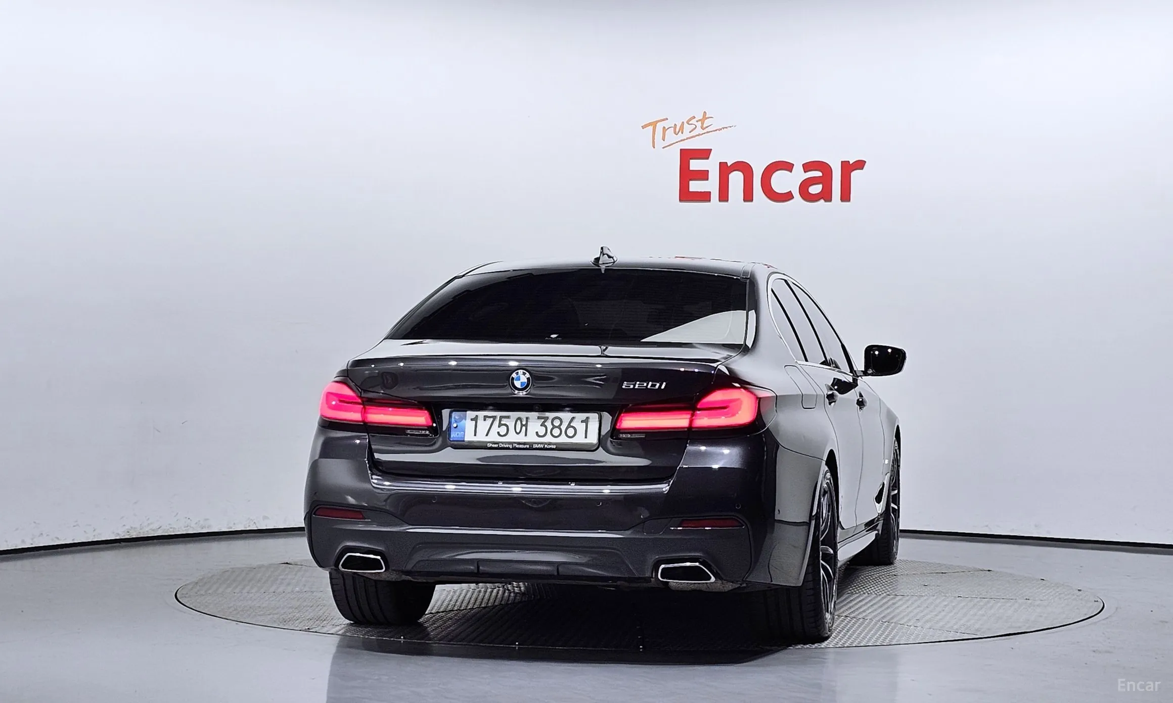 BMW 5 Series (G30) превью 3