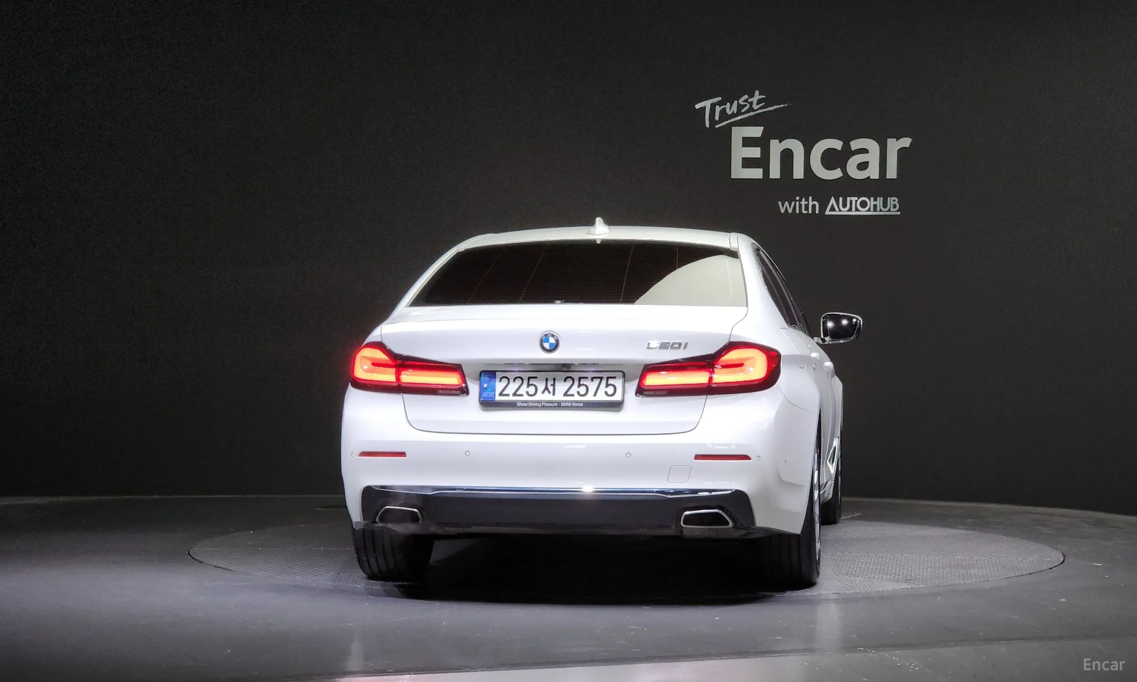 BMW 5 Series (G30) превью 3
