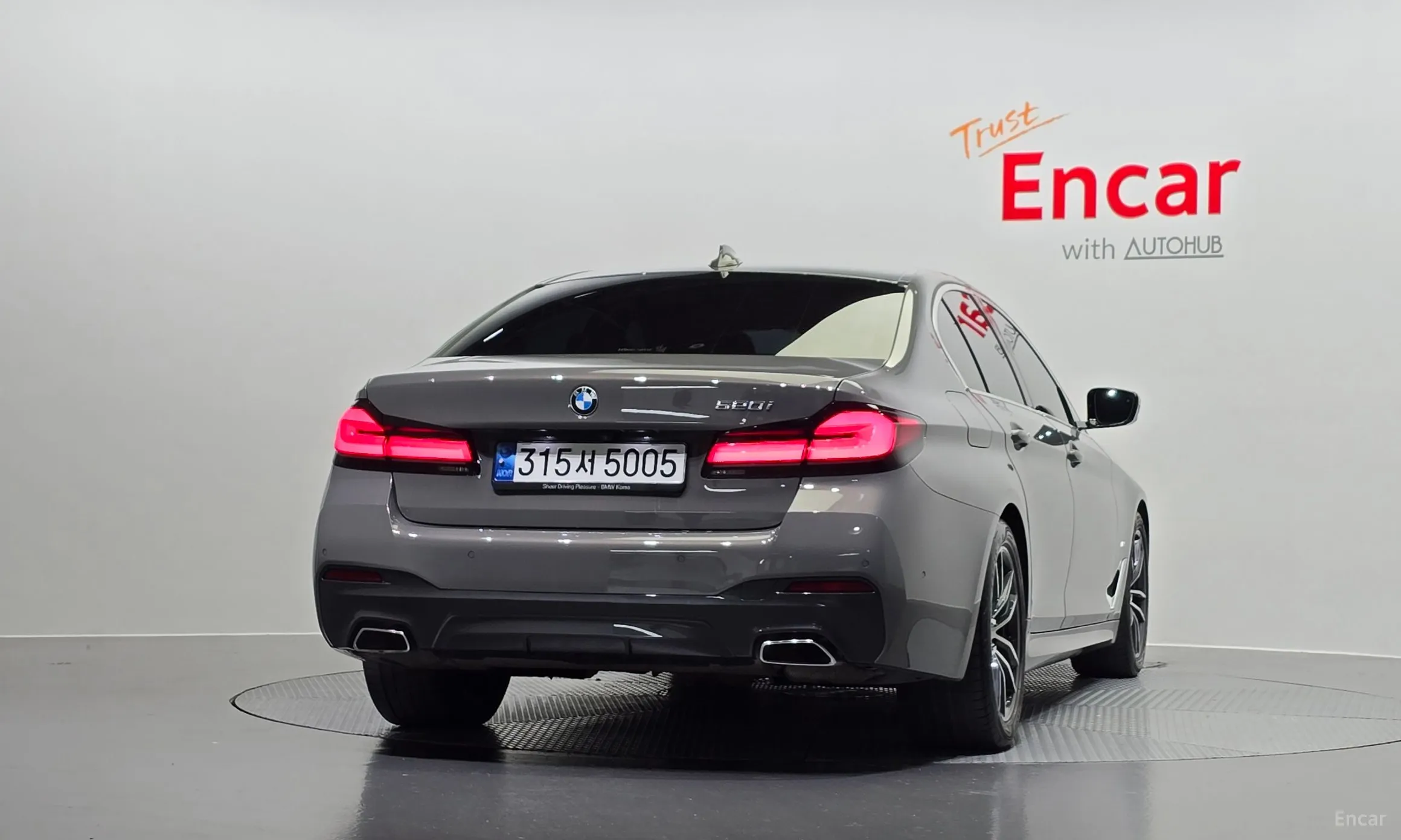 BMW 5 Series (G30) превью 3