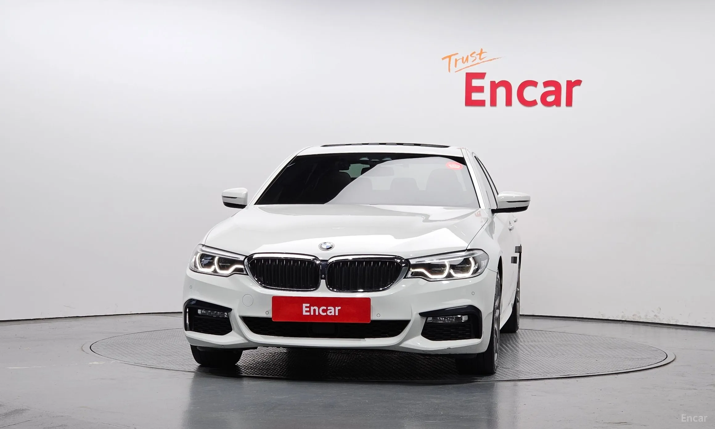 BMW 5 Series (G30) превью 2