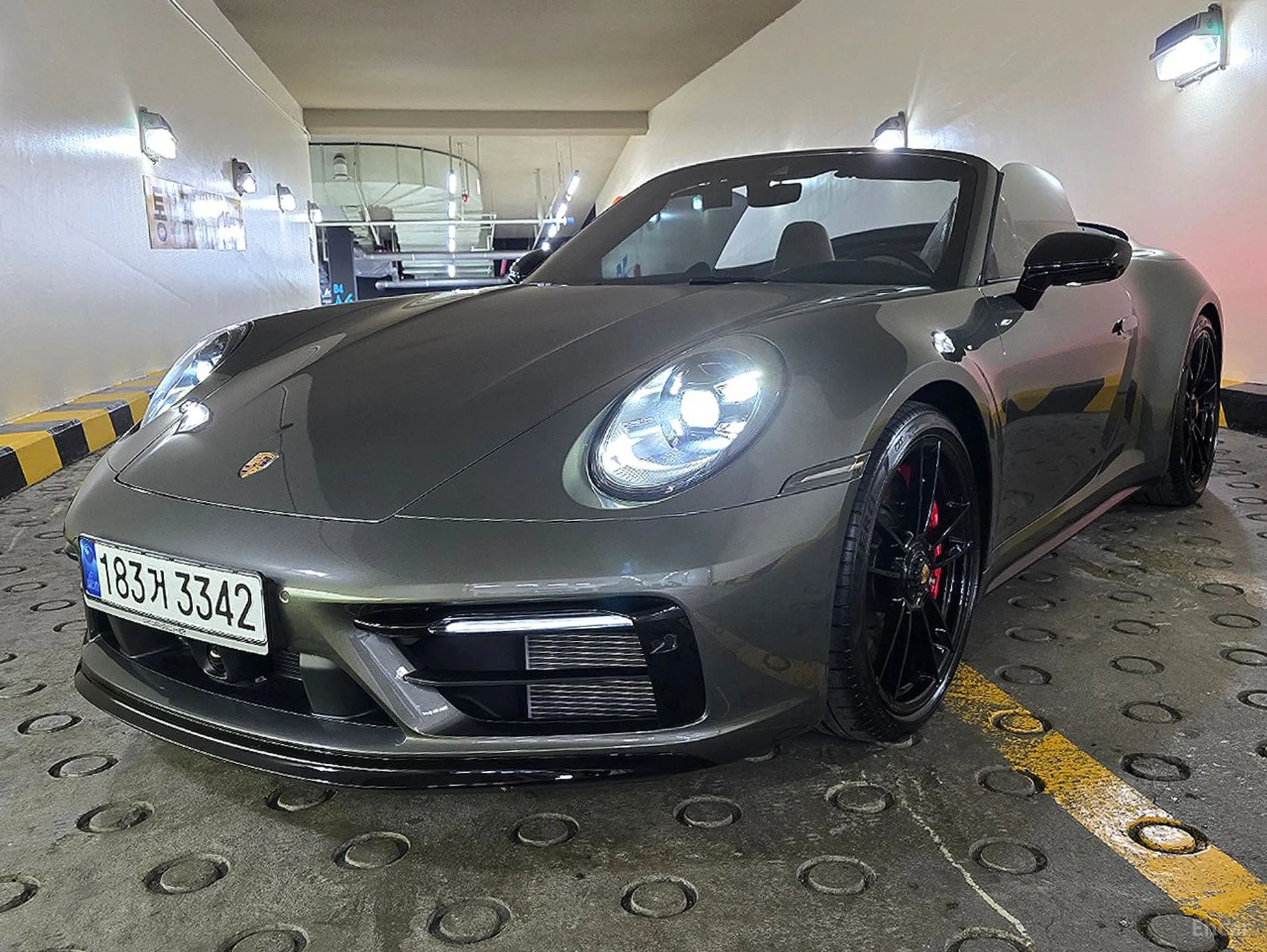 911 (992)