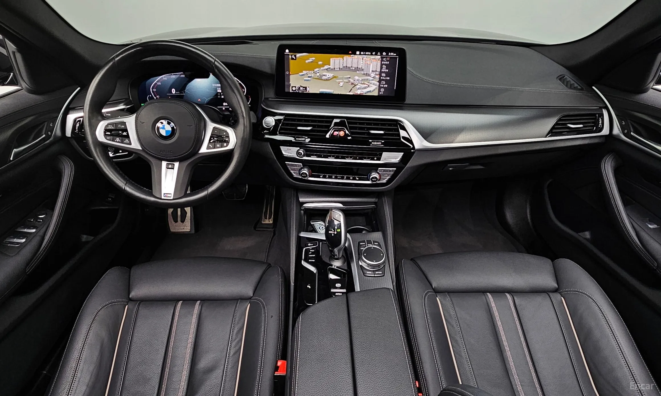 BMW 5 Series (G30) превью 4