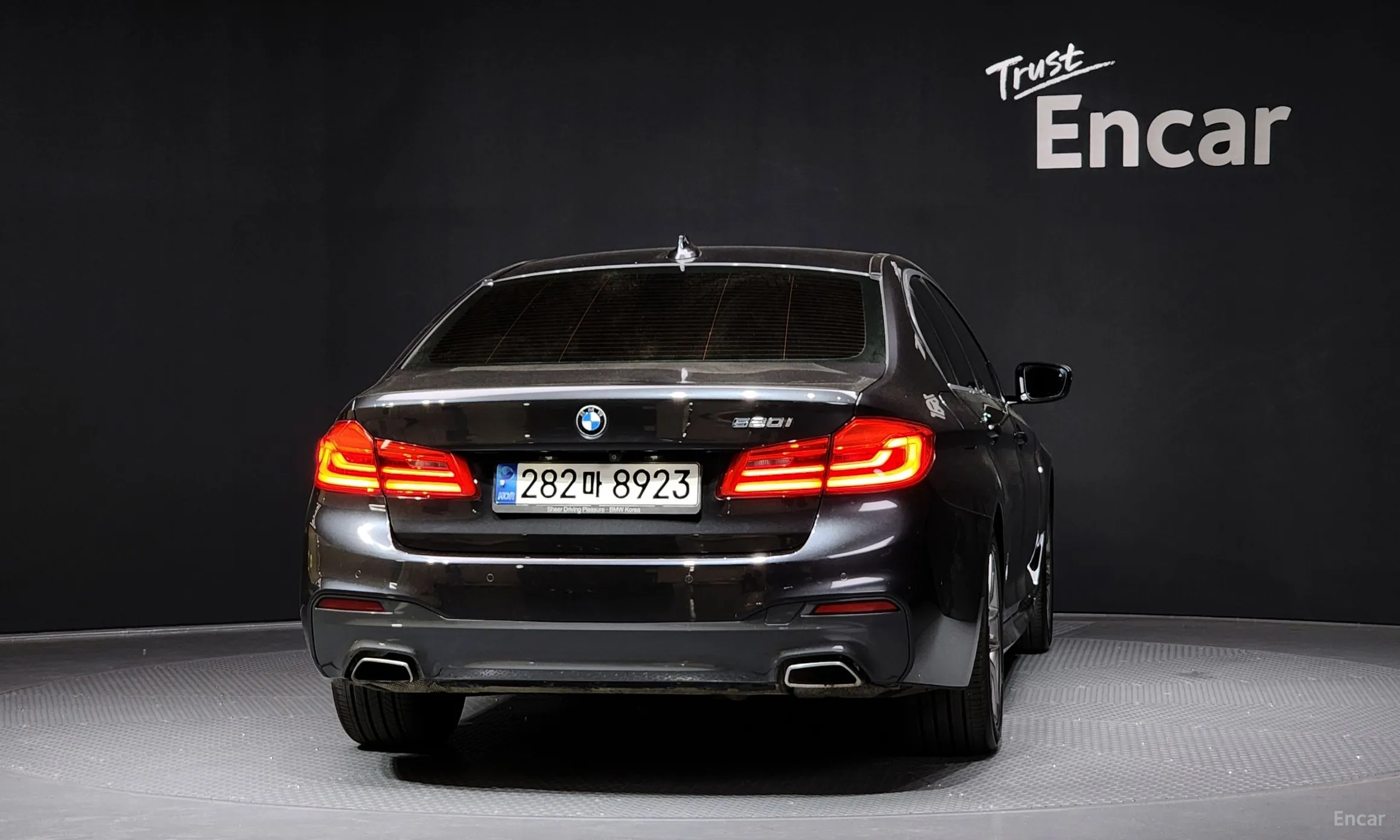 BMW 5 Series (G30) превью 3