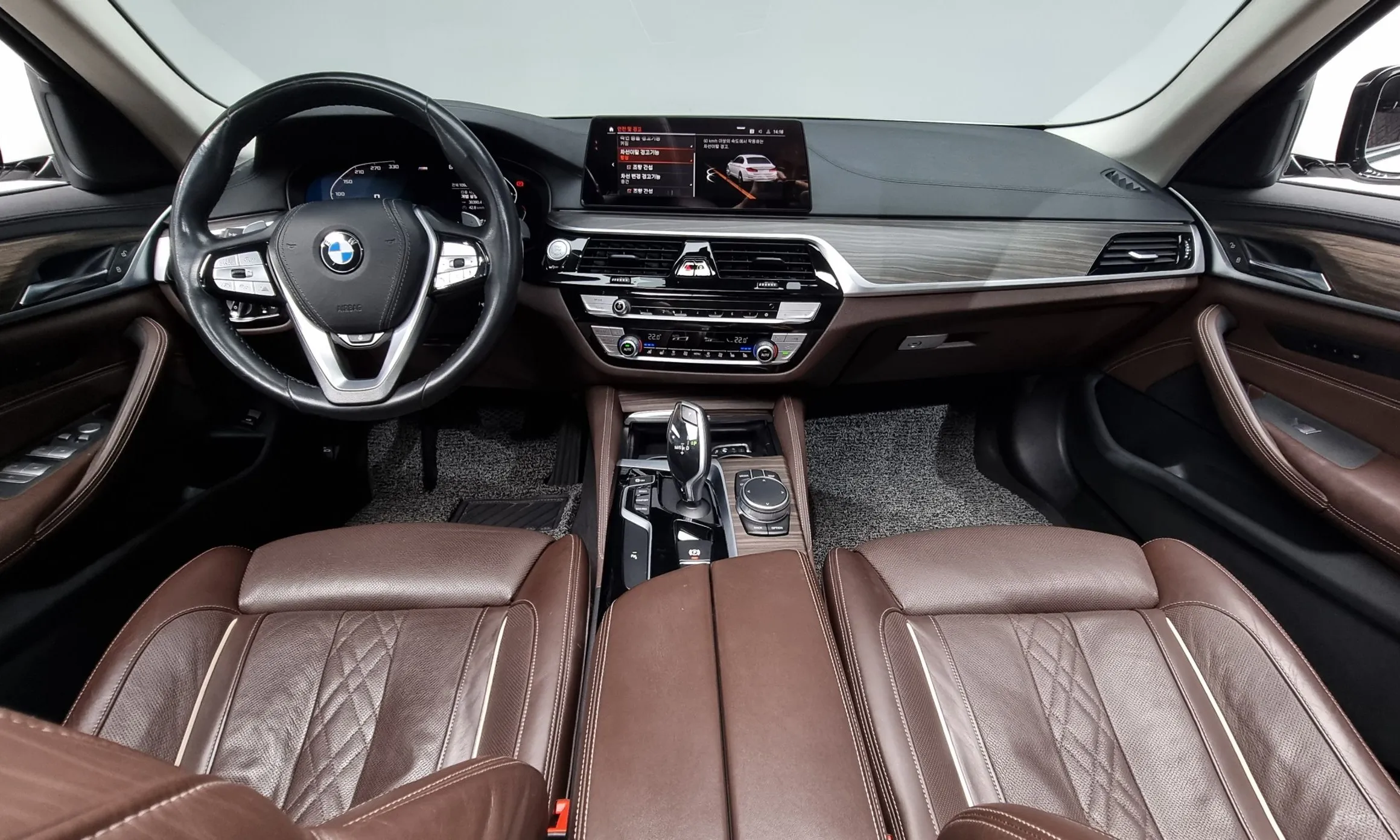 BMW 5 Series (G30) превью 4