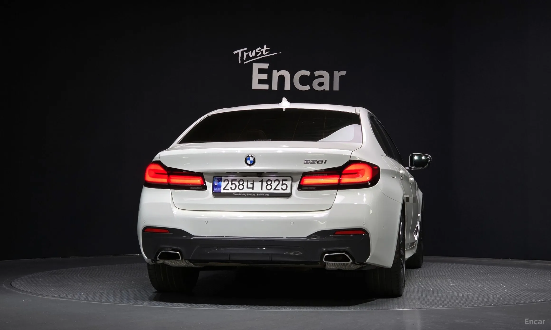 BMW 5 Series (G30) превью 3