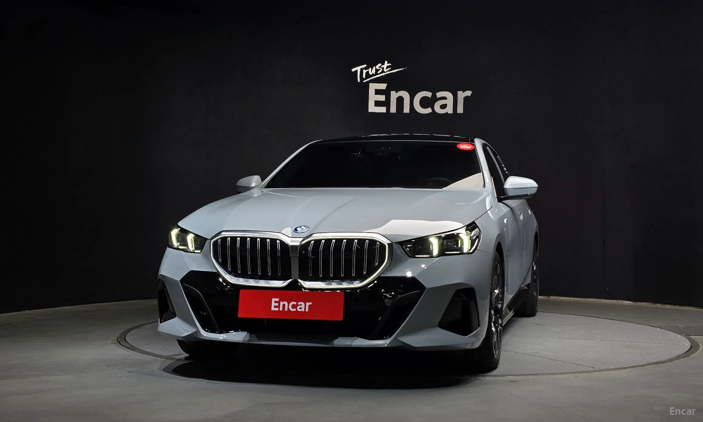 BMW 5 Series (G60) превью 2