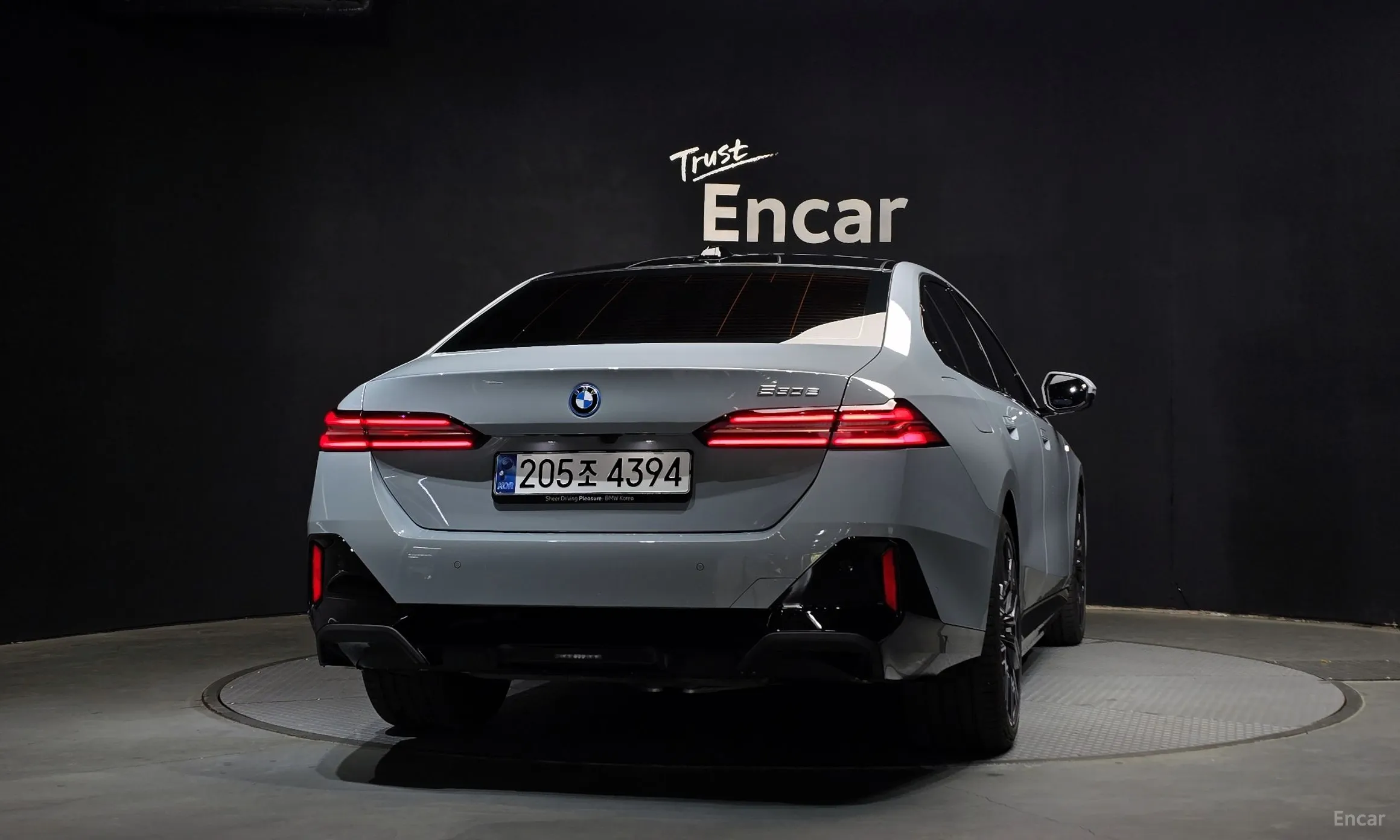 BMW 5 Series (G60) превью 3