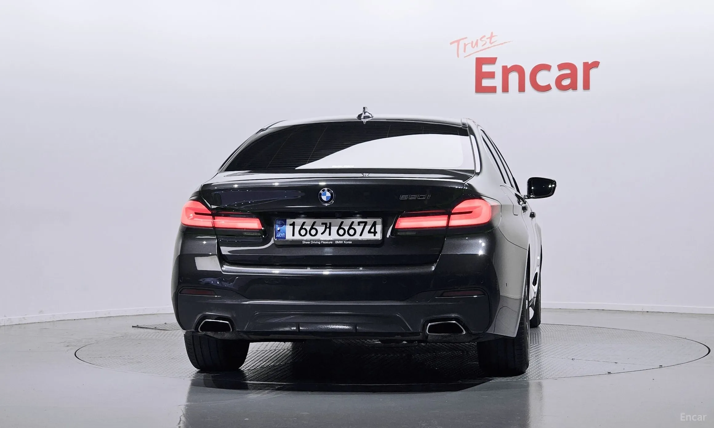 BMW 5 Series (G30) превью 3