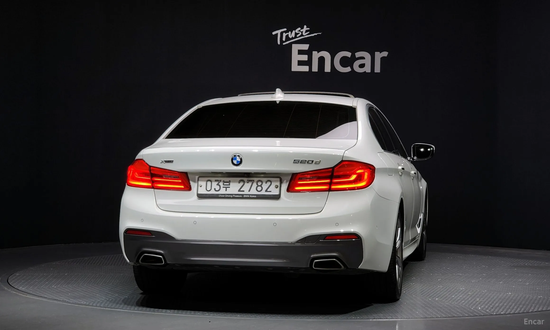 BMW 5 Series (G30) превью 3