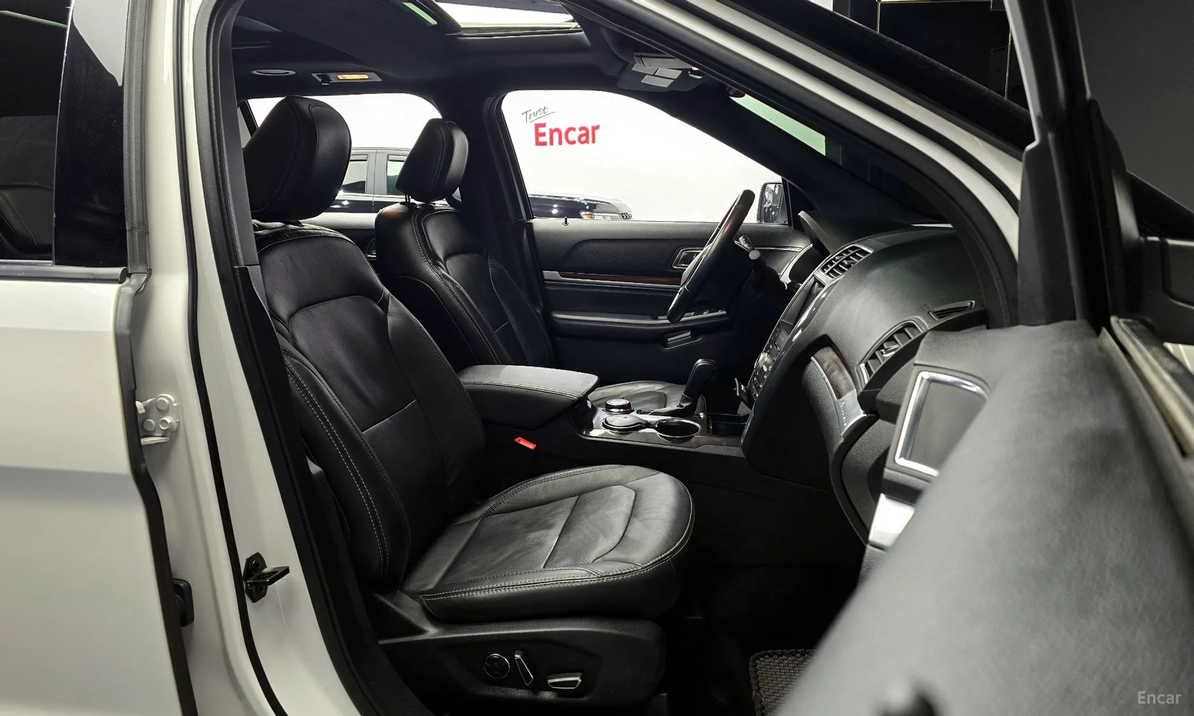 Ford Explorer превью 10