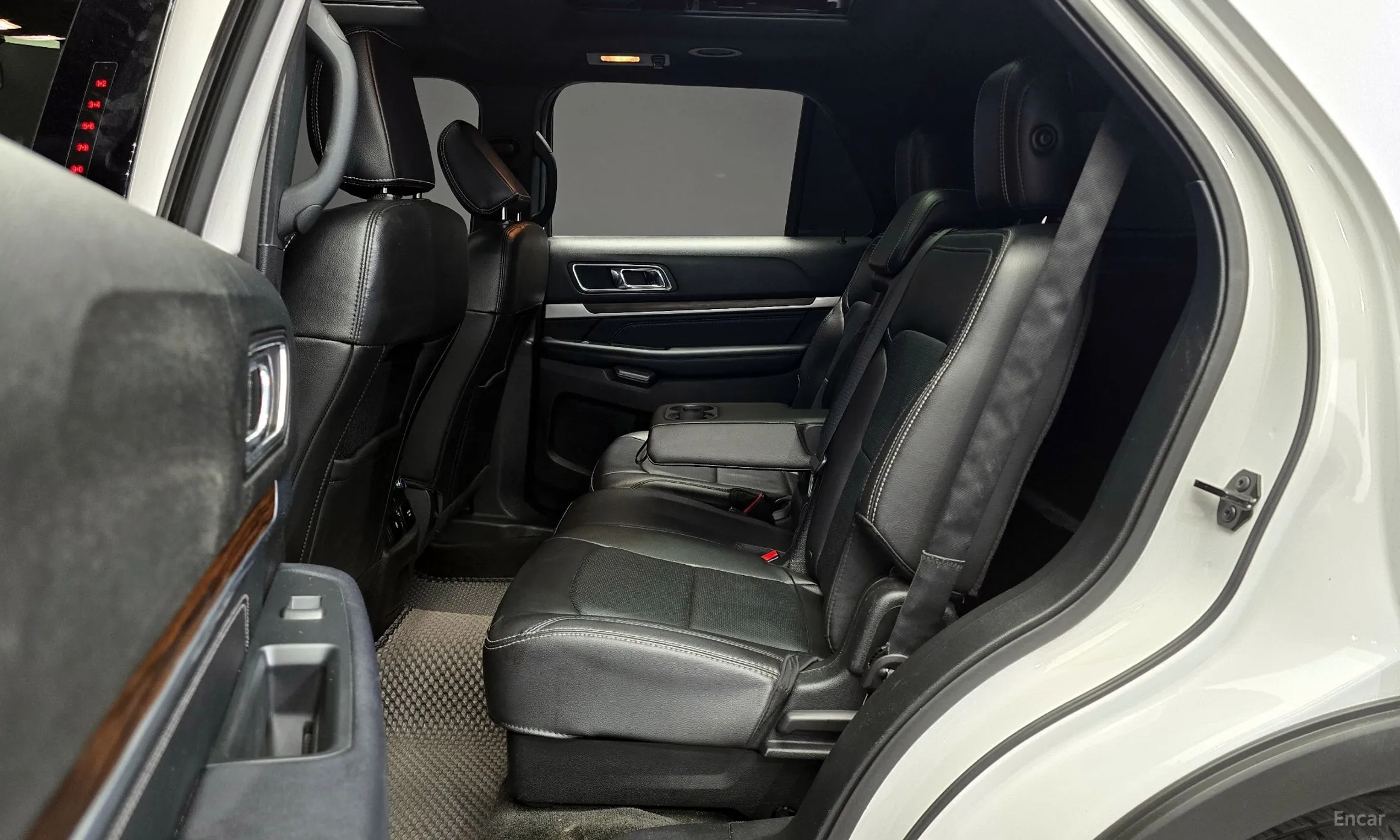 Ford Explorer превью 12