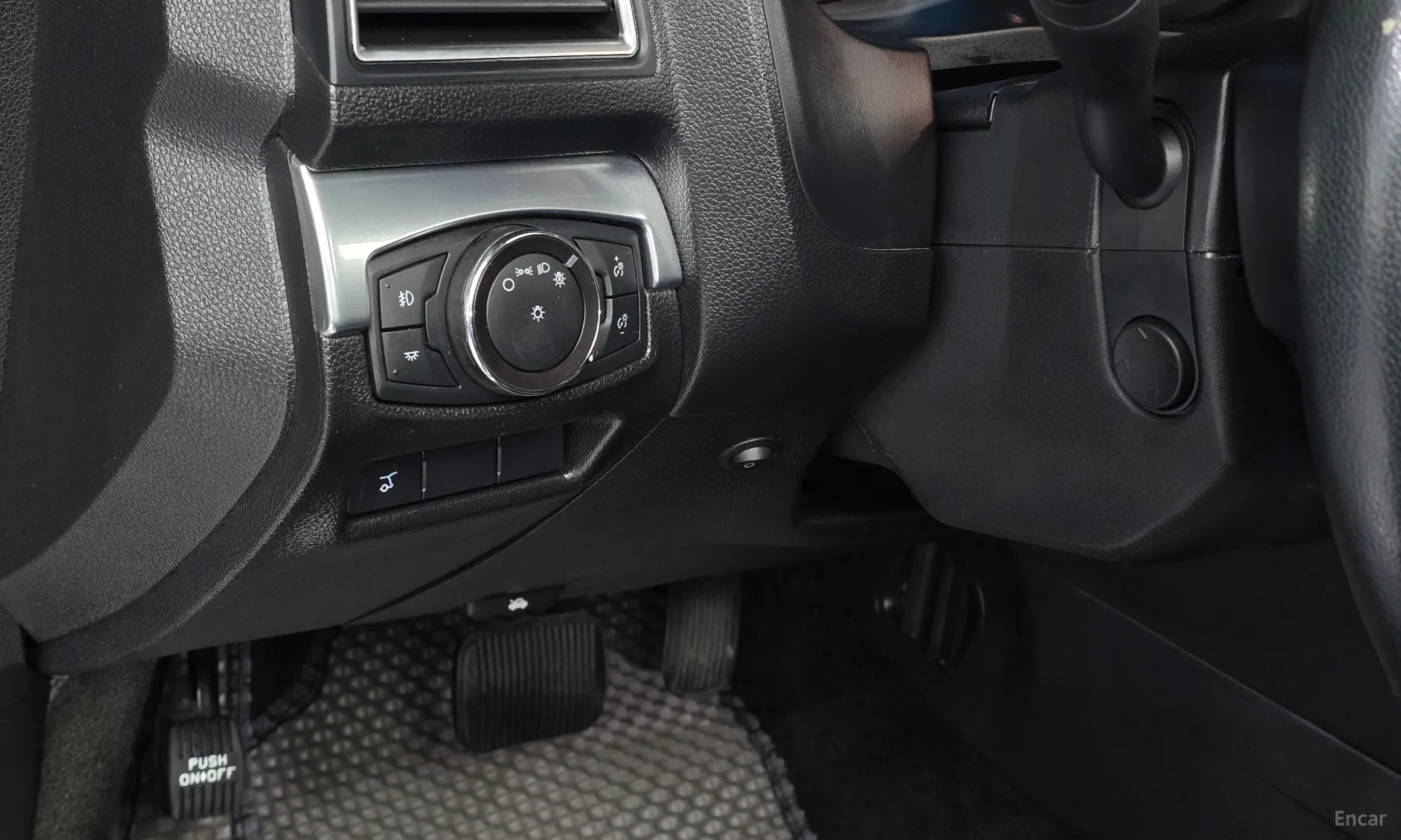 Ford Explorer превью 14