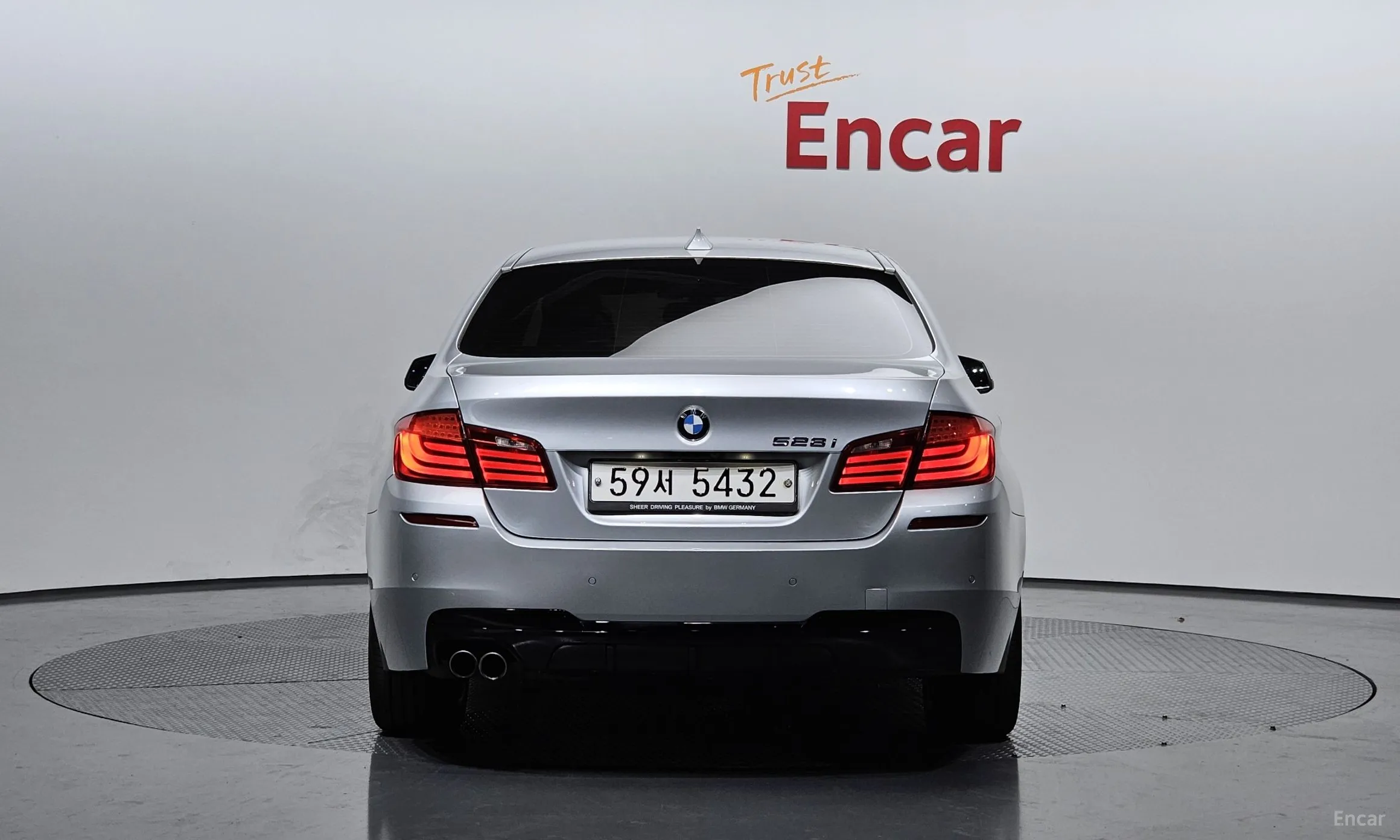 BMW 5 Series (F10) превью 3