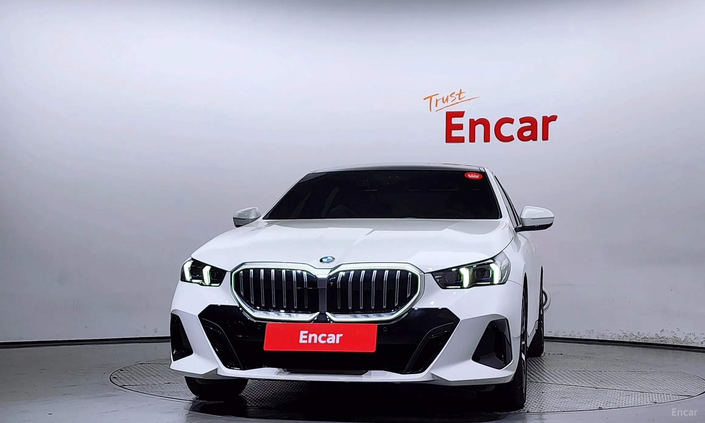 BMW 5 Series (G60) превью 2