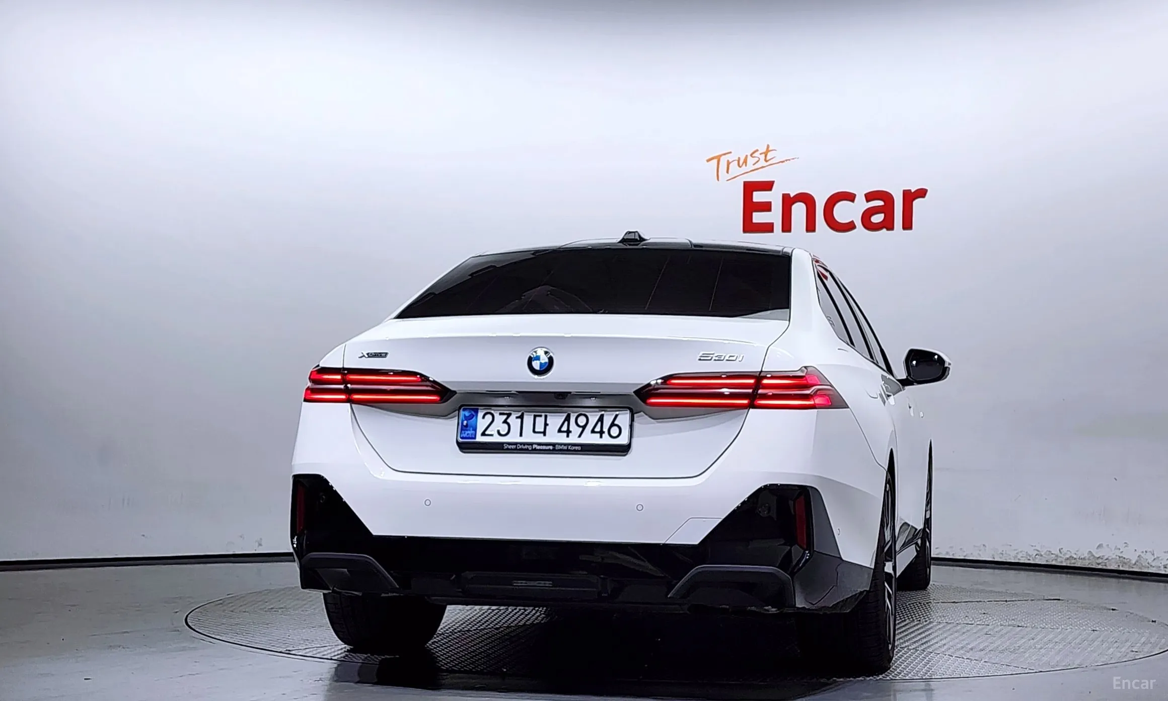BMW 5 Series (G60) превью 3