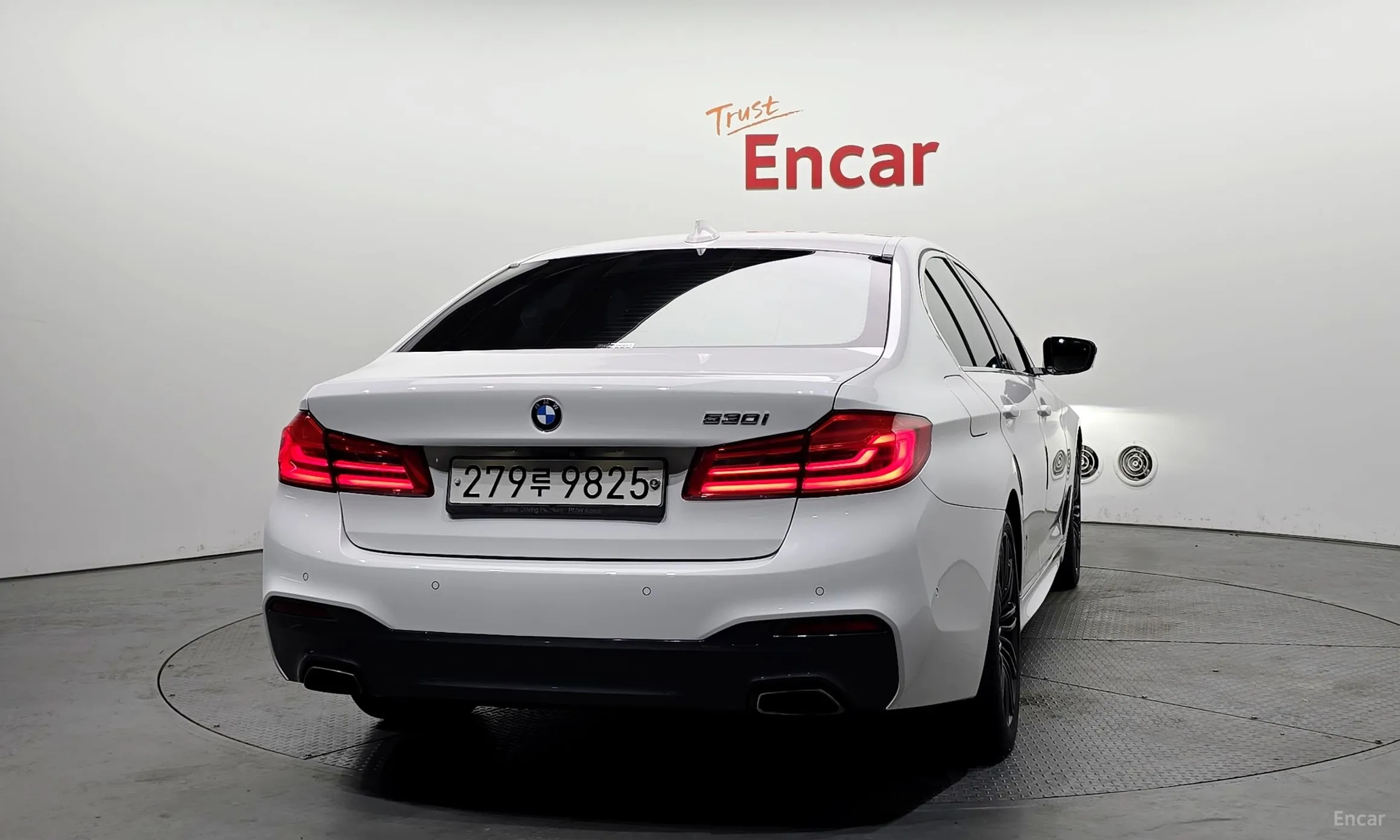 BMW 5 Series (G30) превью 3