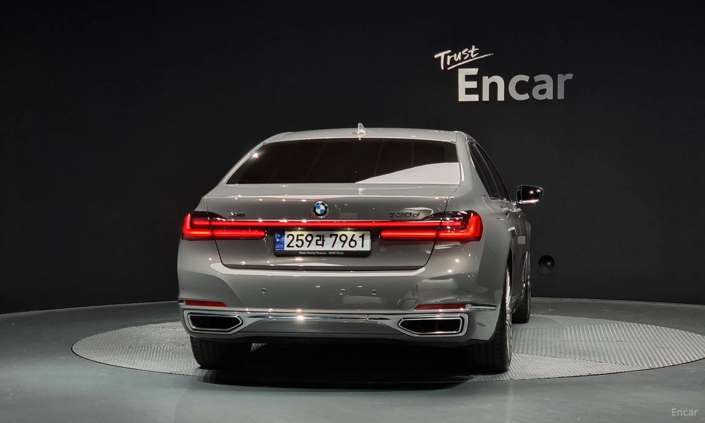 BMW 7 Series (G11) превью 3