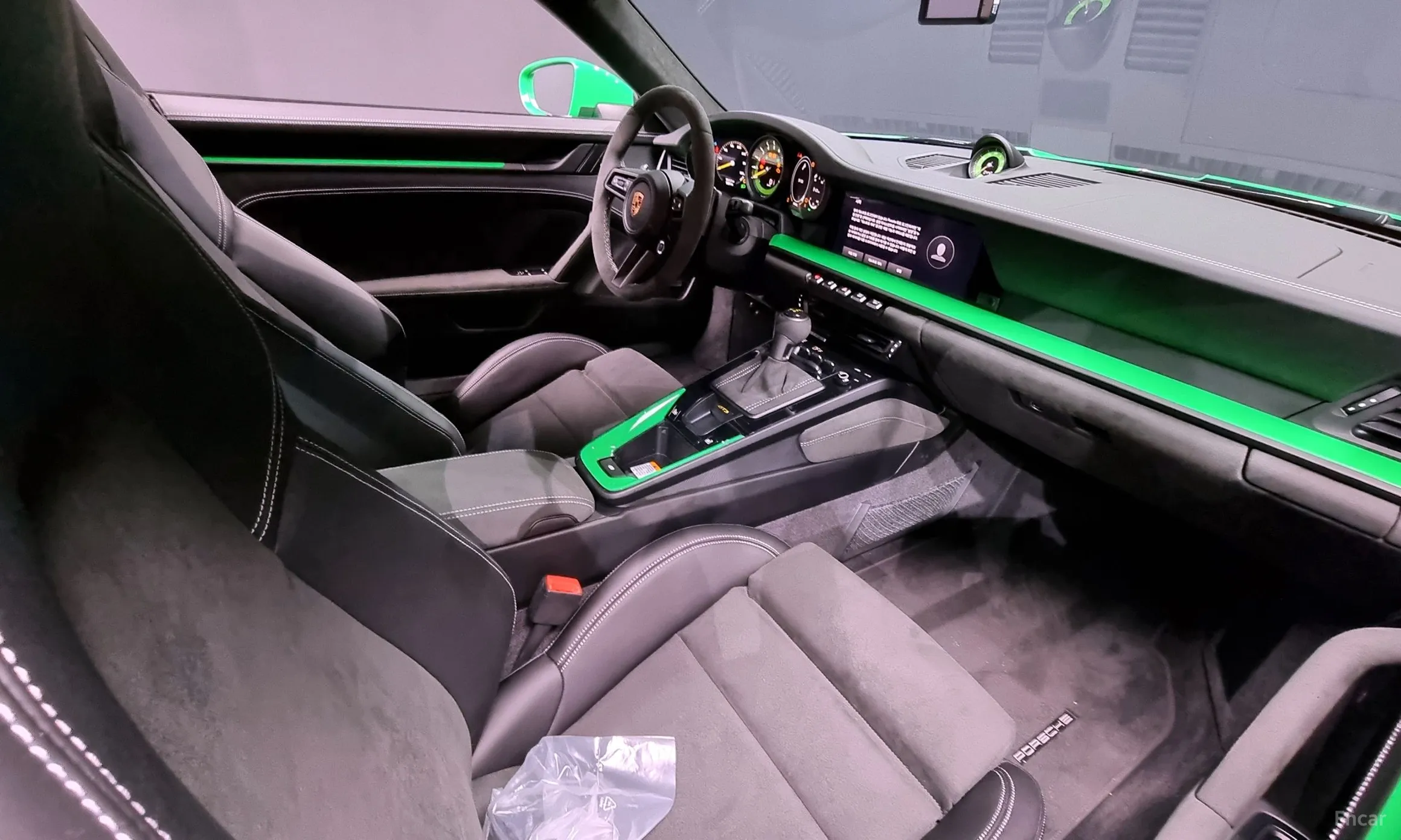 Porsche 911 (992) превью 4