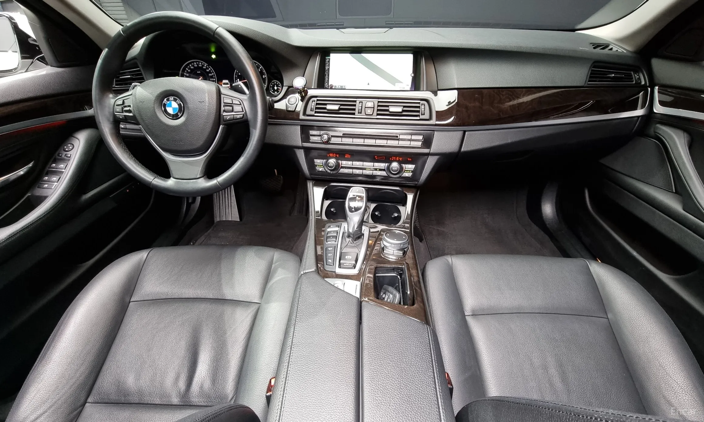 BMW 5 Series (F10) превью 4