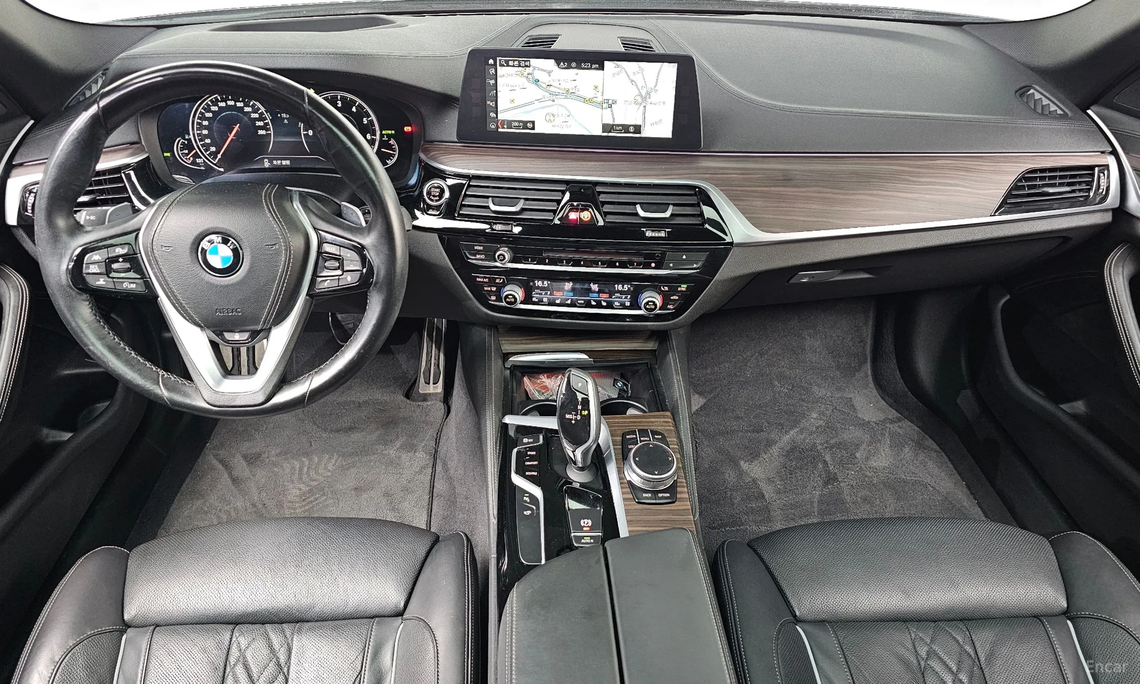 BMW 5 Series (G30) превью 4