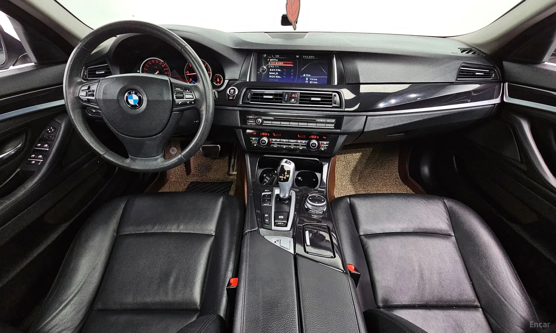 BMW 5 Series (F10) превью 4