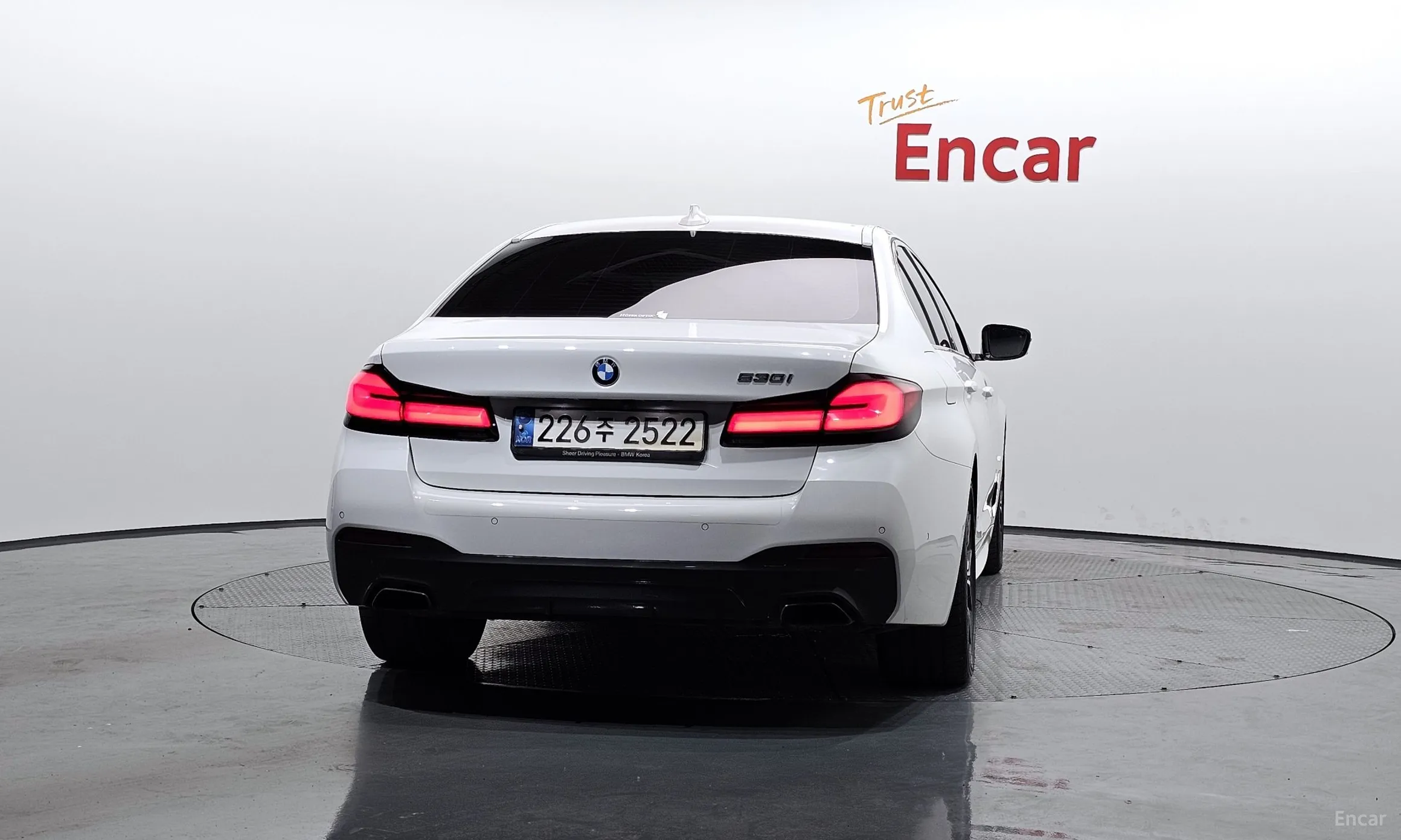 BMW 5 Series (G30) превью 3