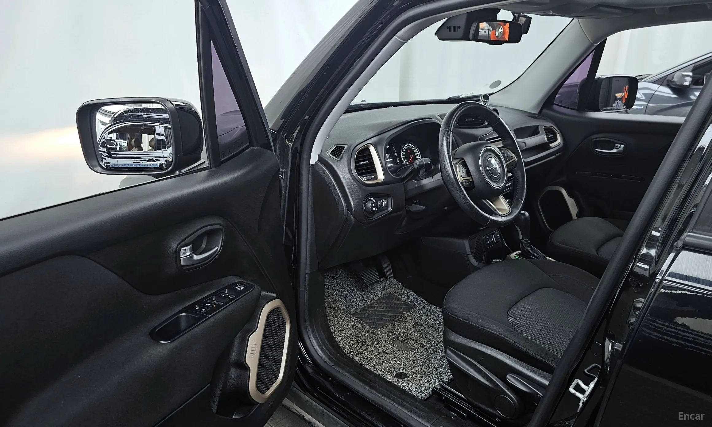 Jeep Renegade превью 10