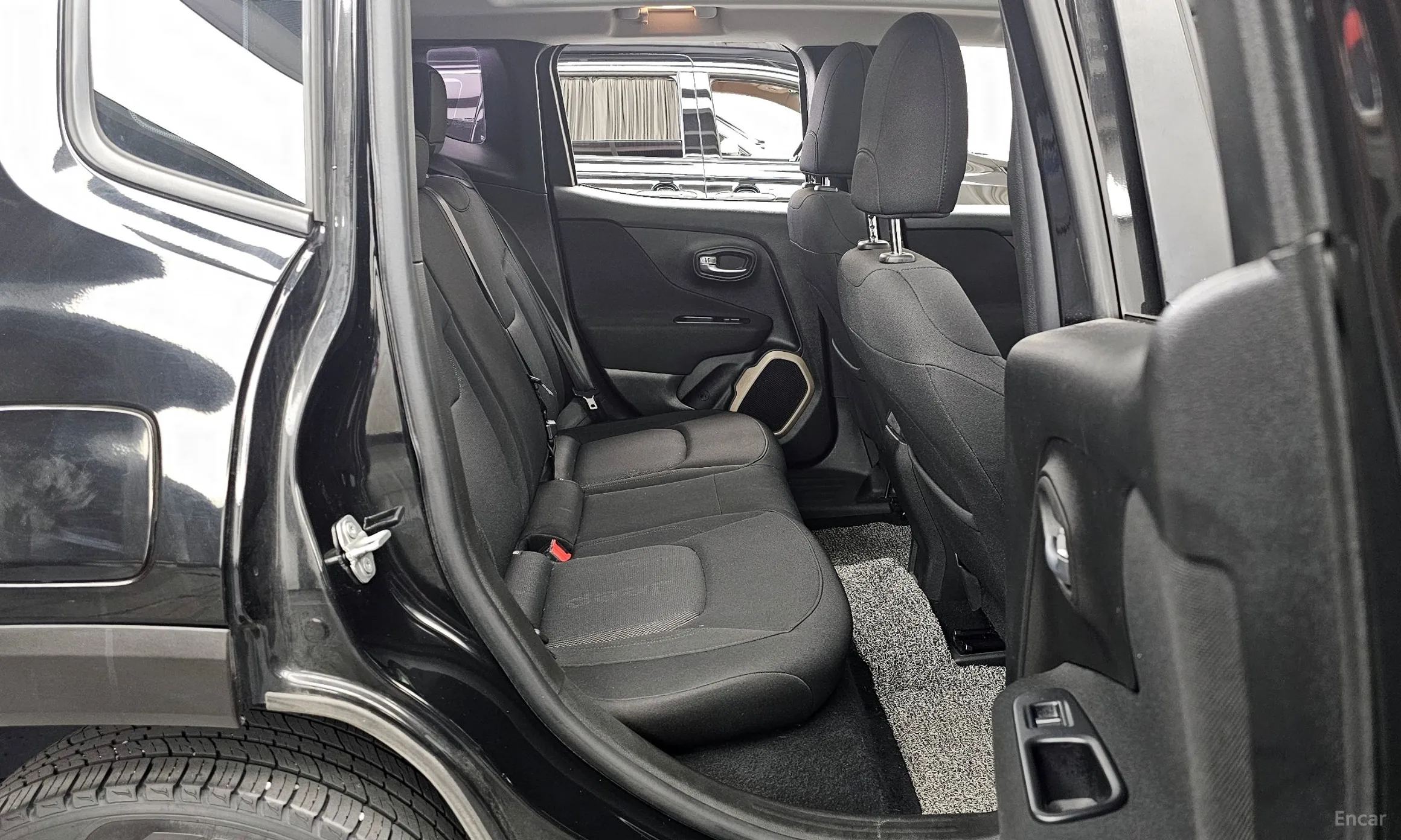 Jeep Renegade превью 12