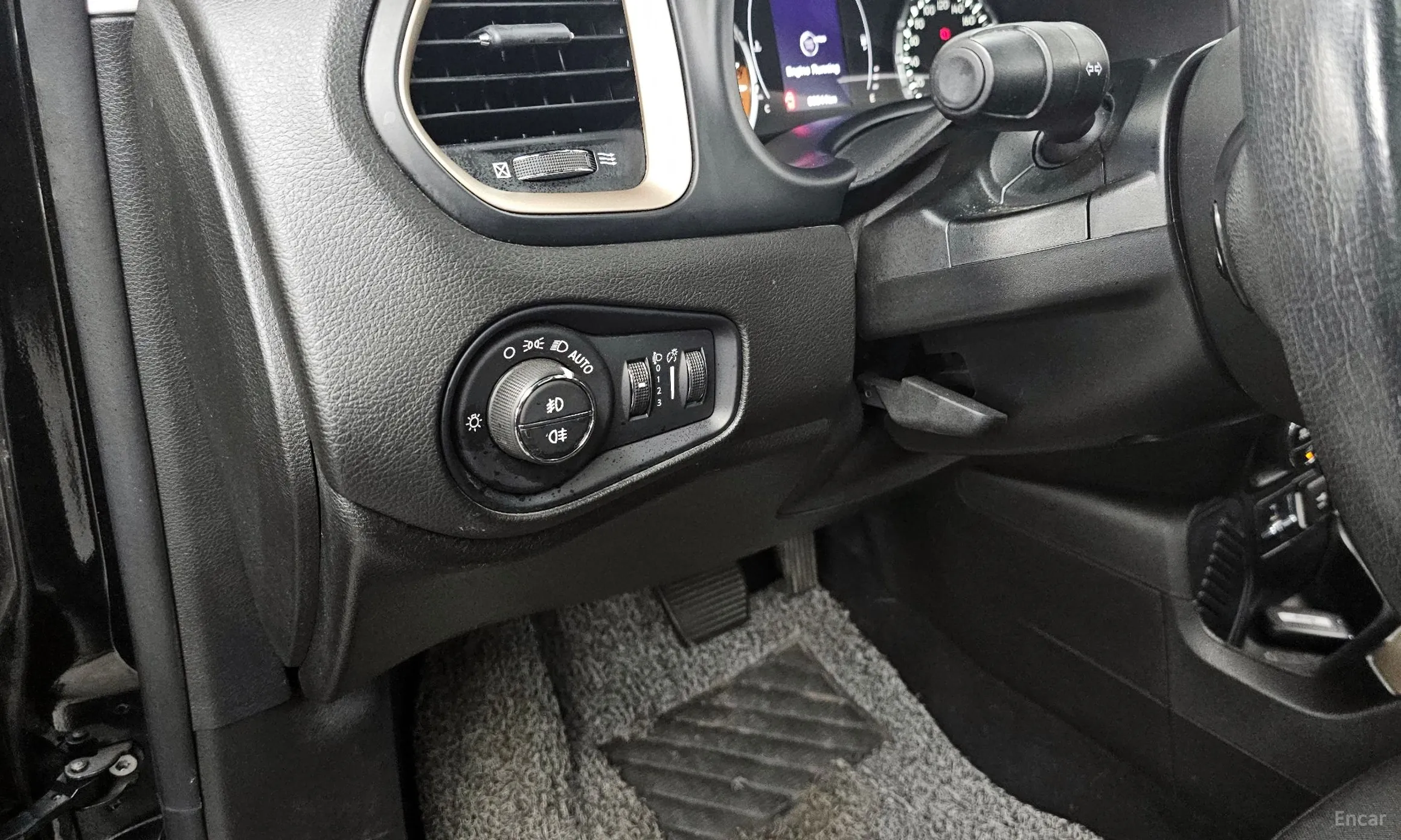 Jeep Renegade превью 19