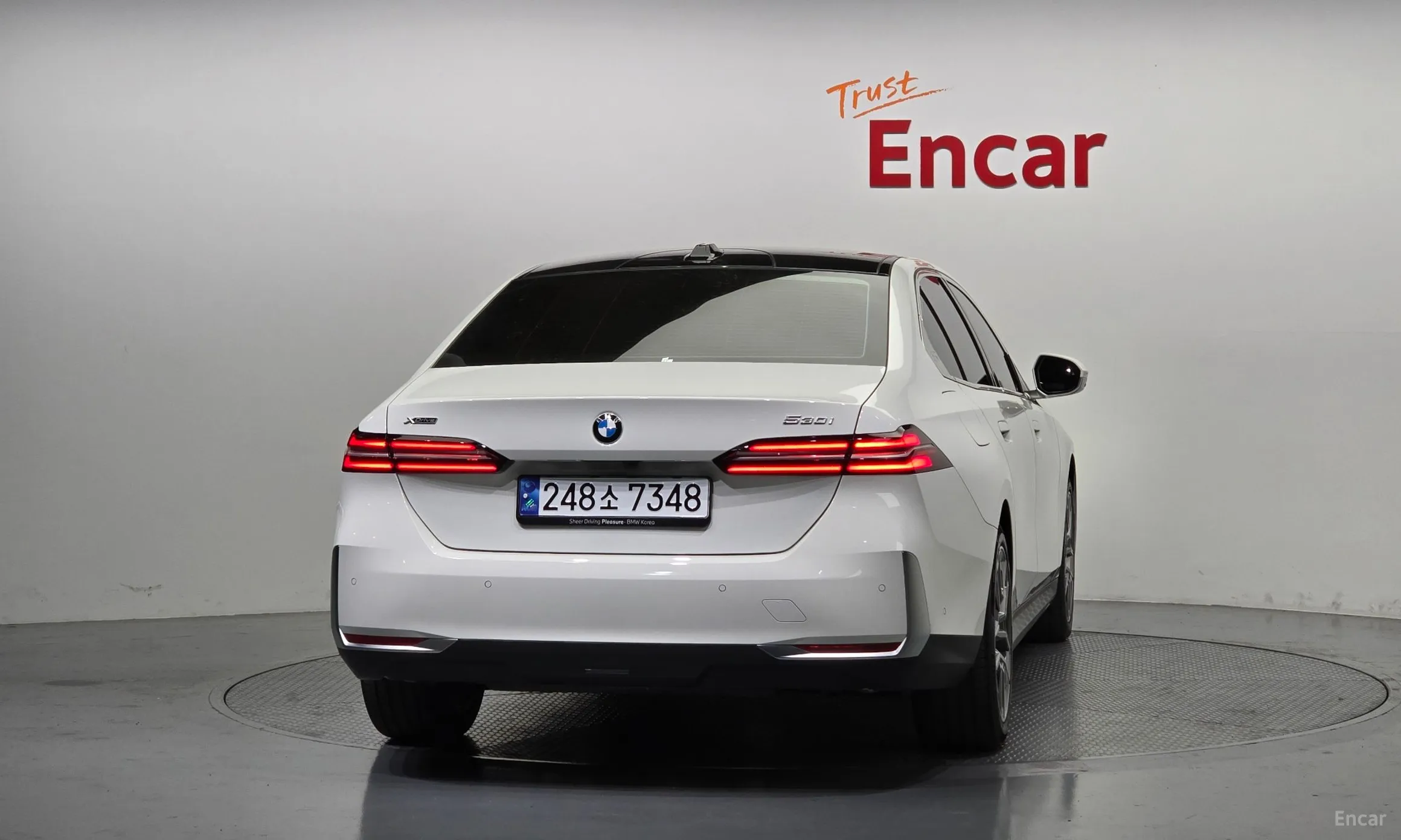 BMW 5 Series (G60) превью 3