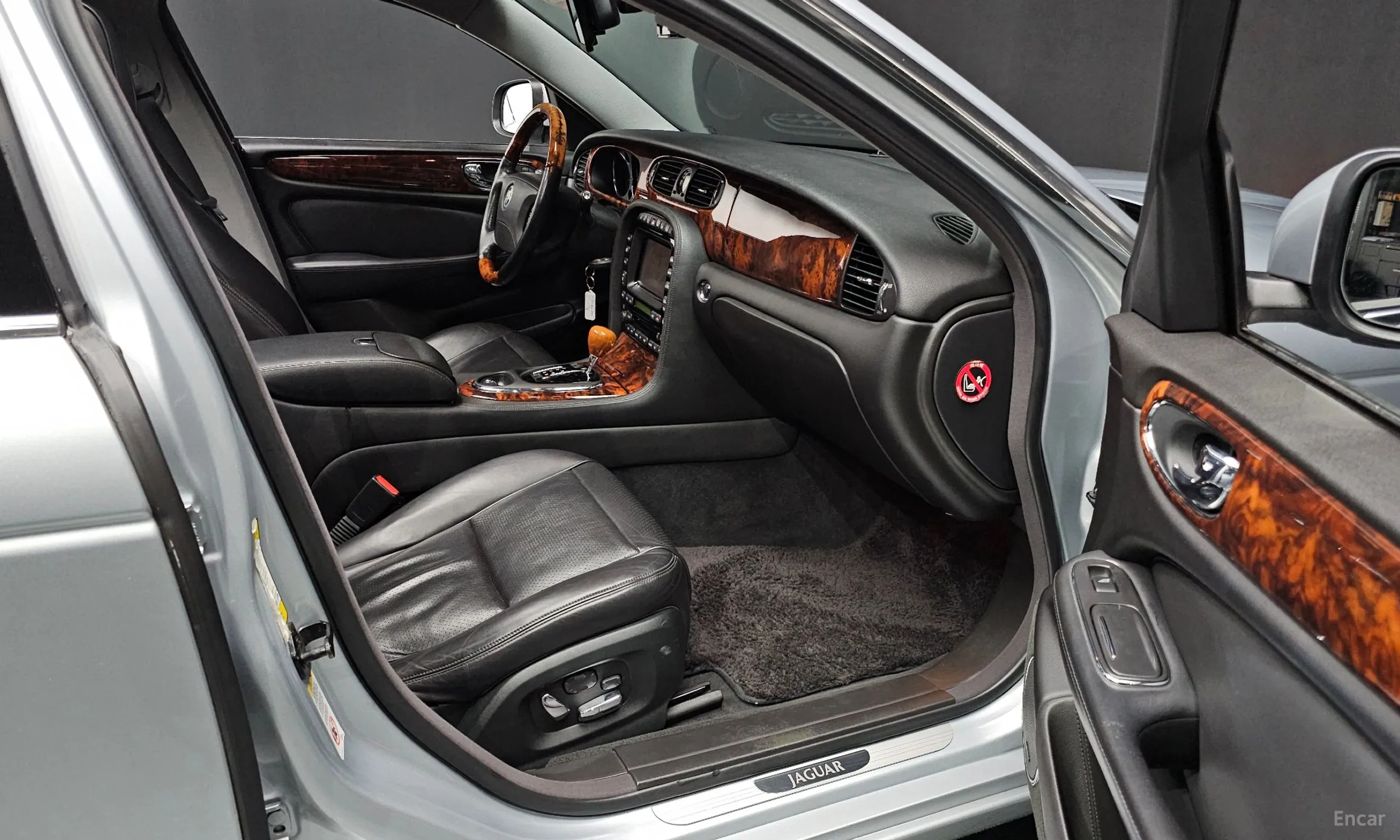 Jaguar New XJ превью 10