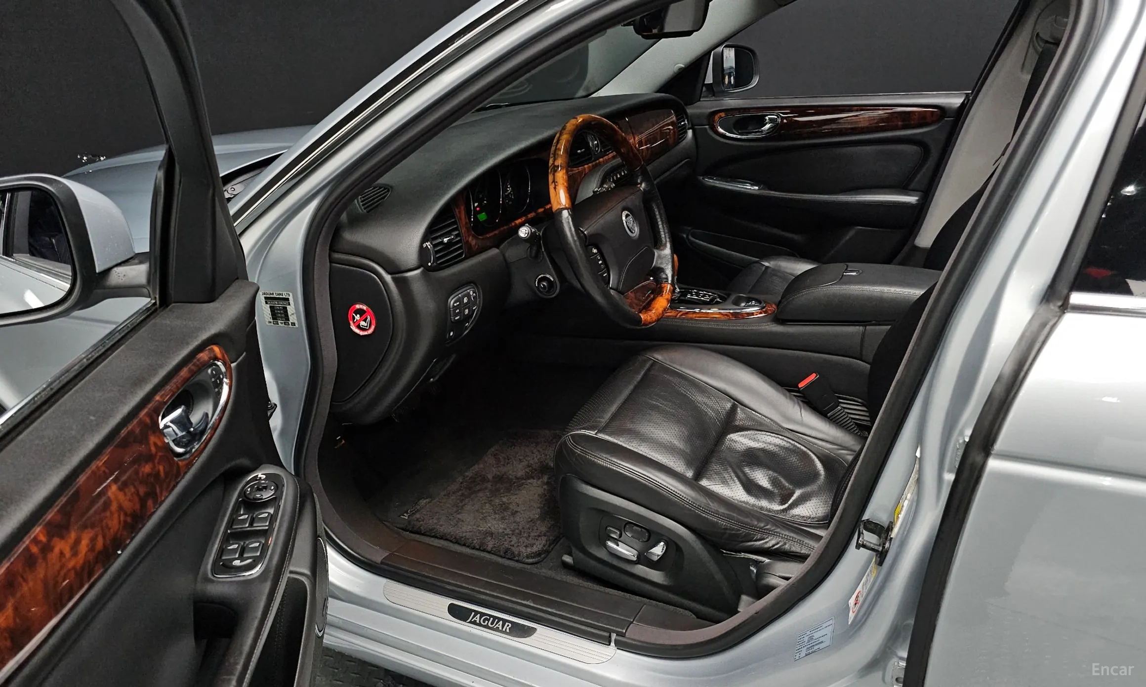 Jaguar New XJ превью 11