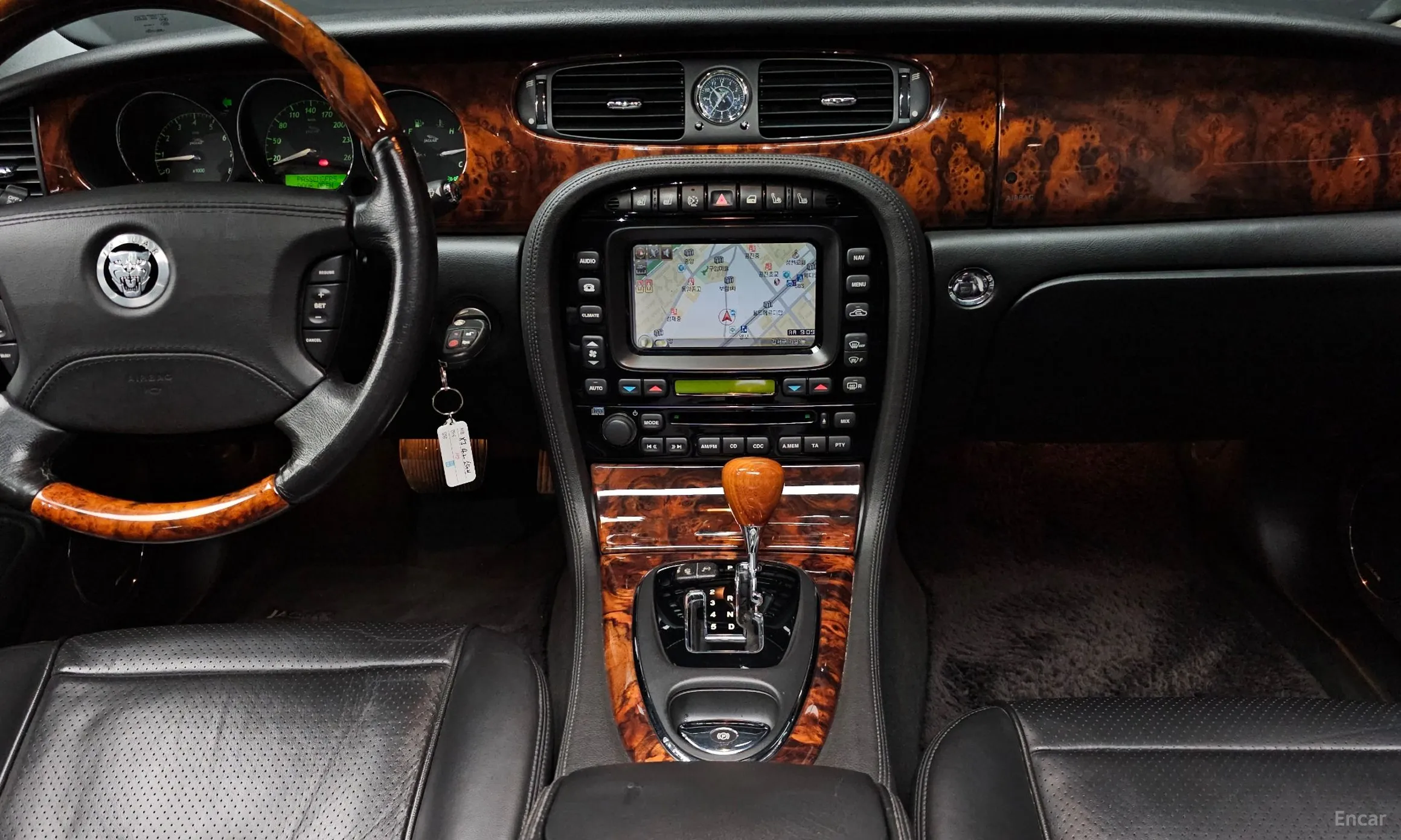 Jaguar New XJ превью 14