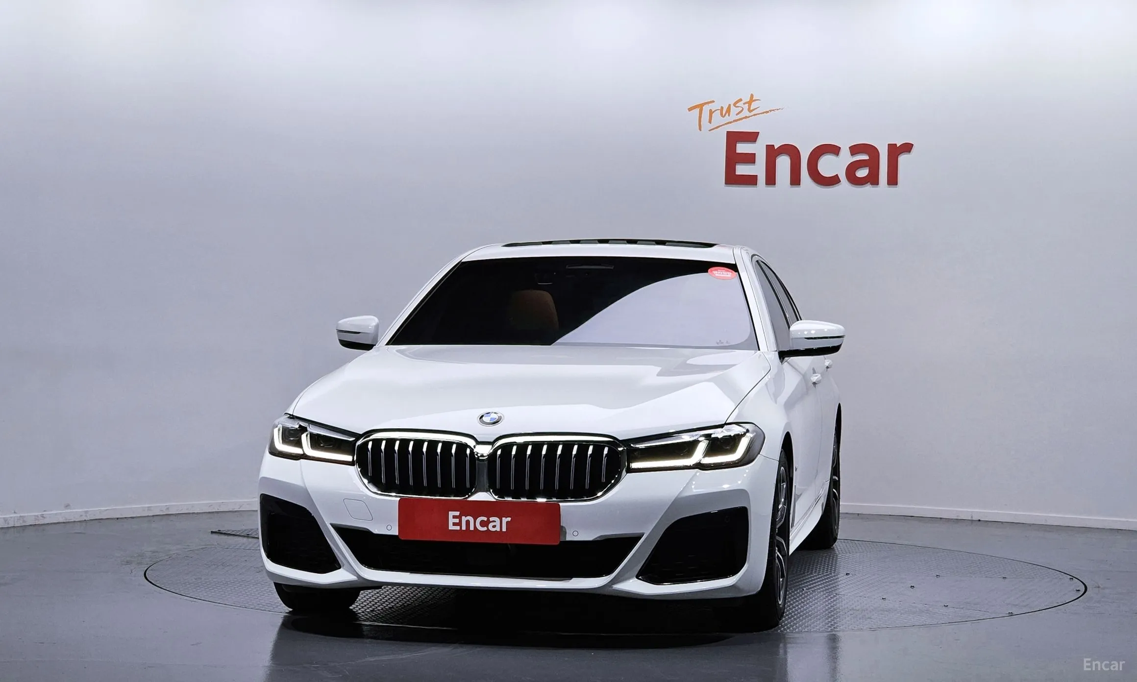 BMW 5 Series (G30) превью 2