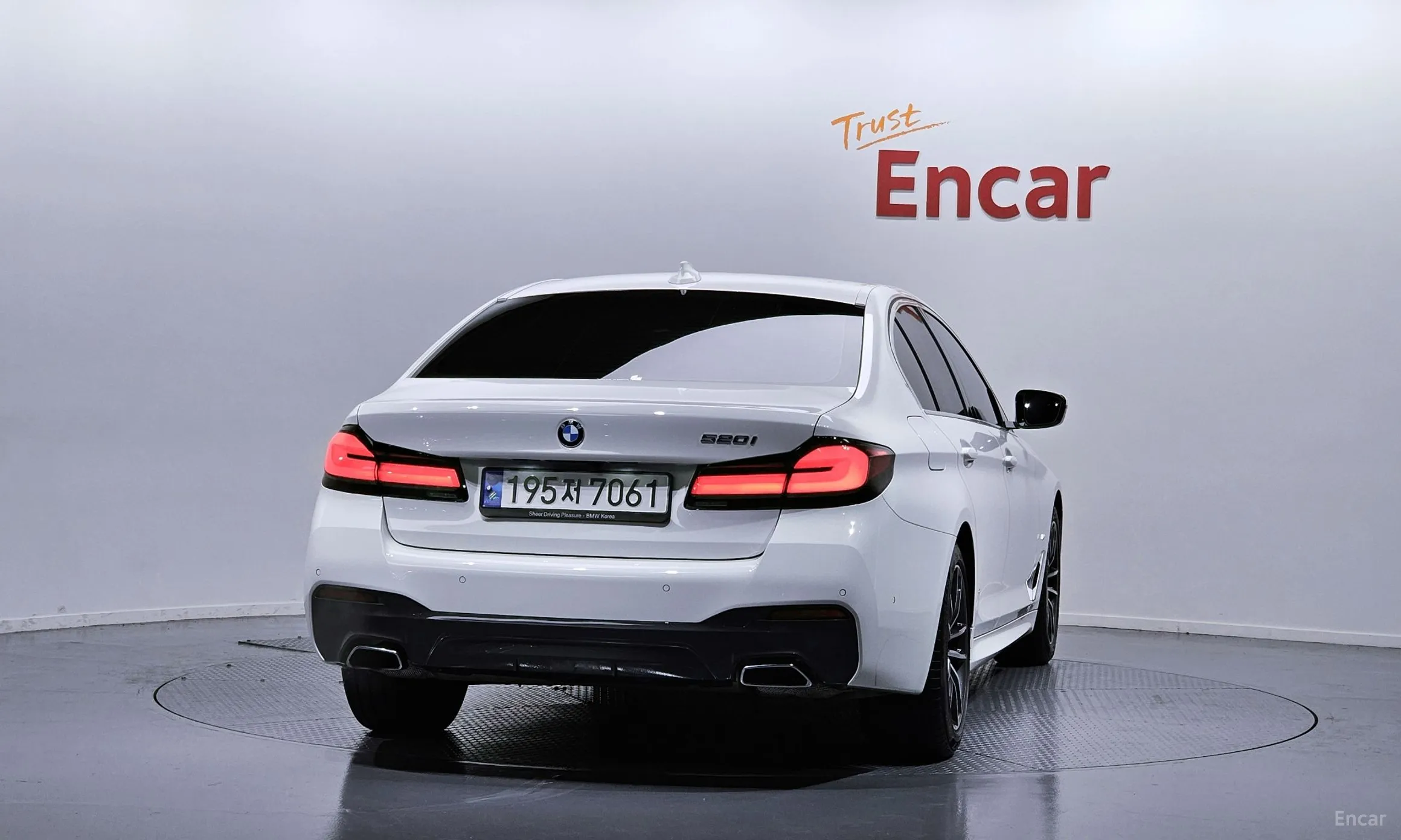 BMW 5 Series (G30) превью 3