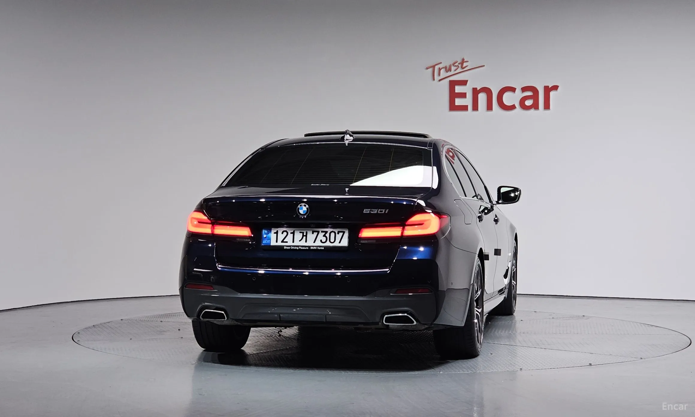 BMW 5 Series (G30) превью 3