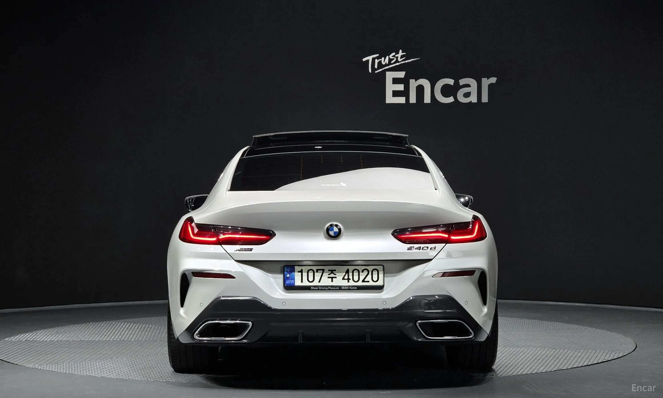 BMW 8-series (G15) превью 3