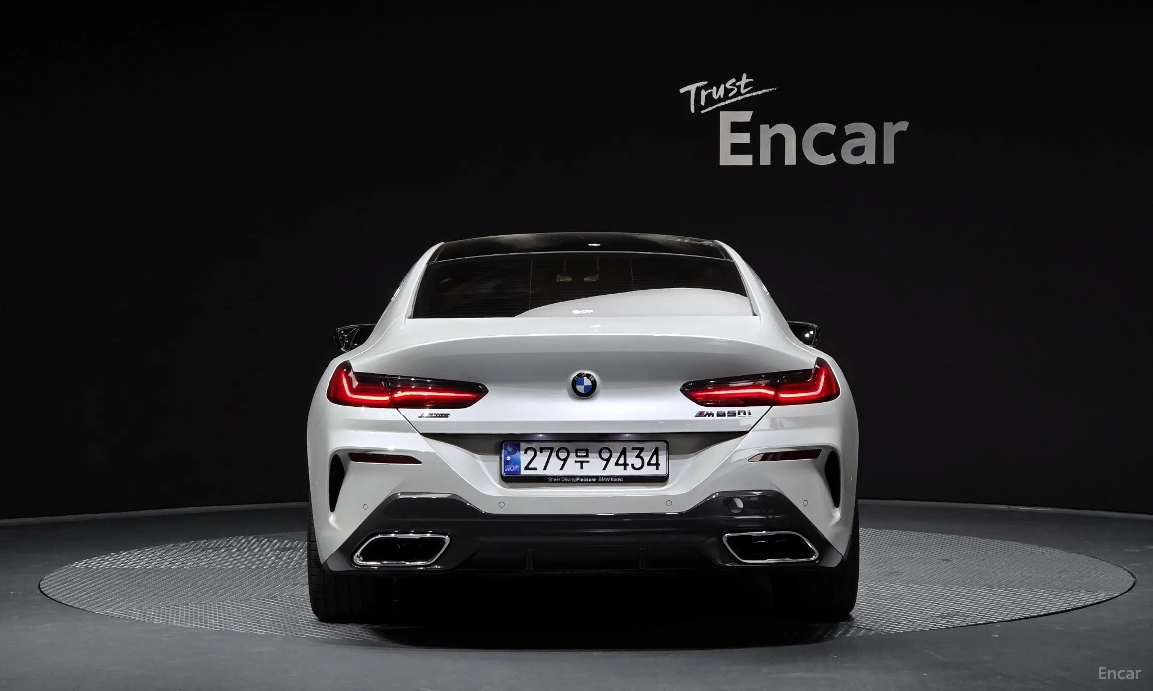 BMW 8-series (G15) превью 3