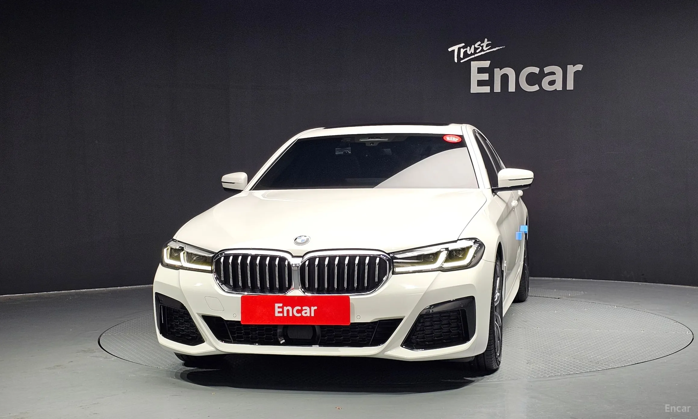 BMW 5 Series (G30) превью 2