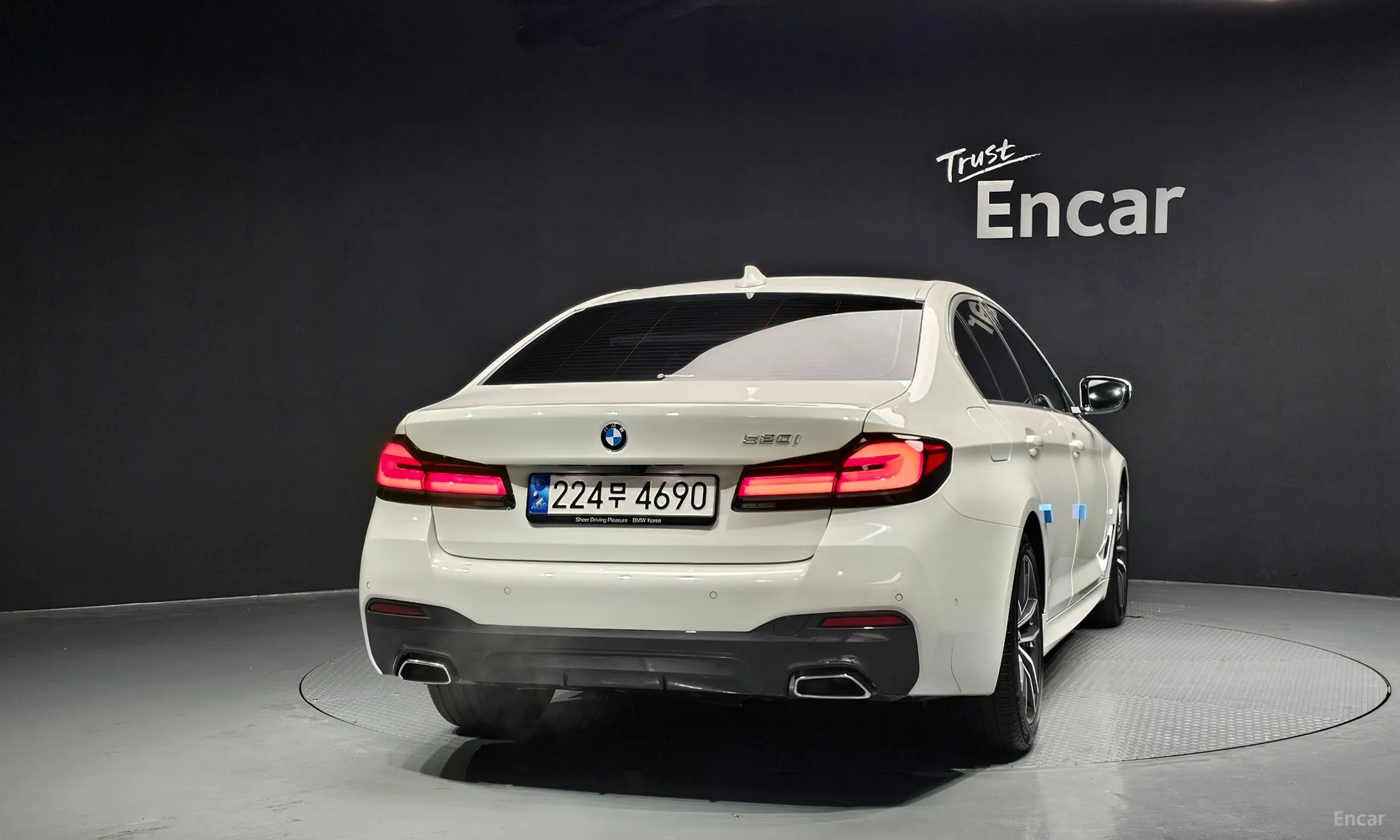 BMW 5 Series (G30) превью 3