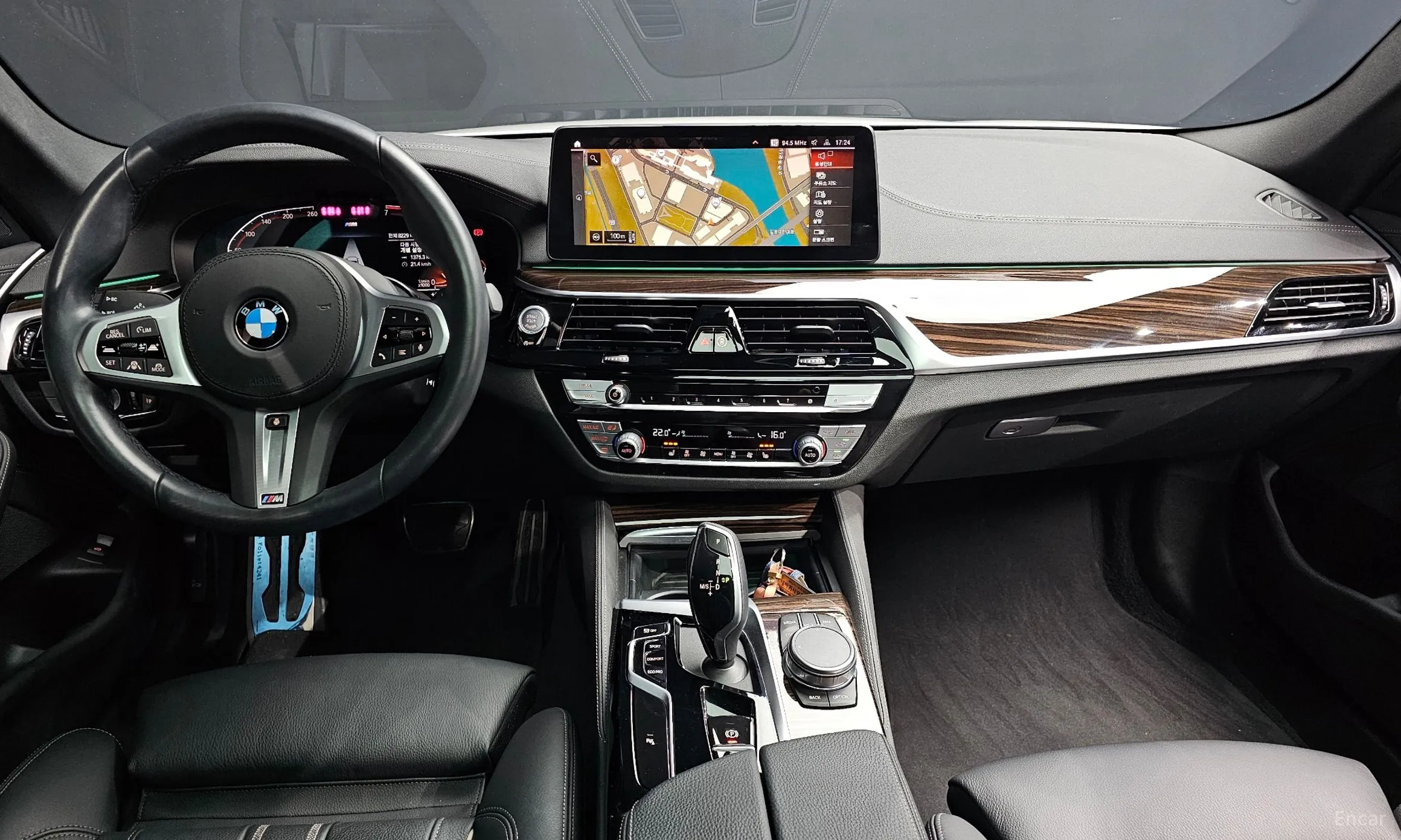 BMW 5 Series (G30) превью 4