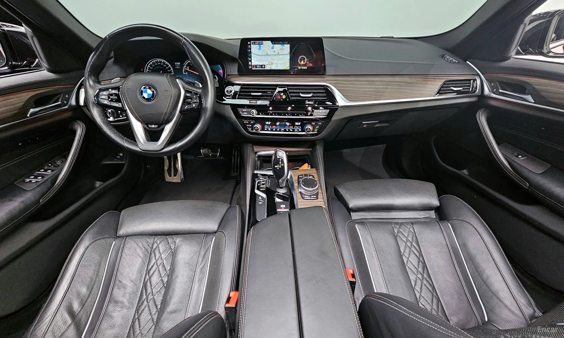BMW 5 Series (G30) превью 4