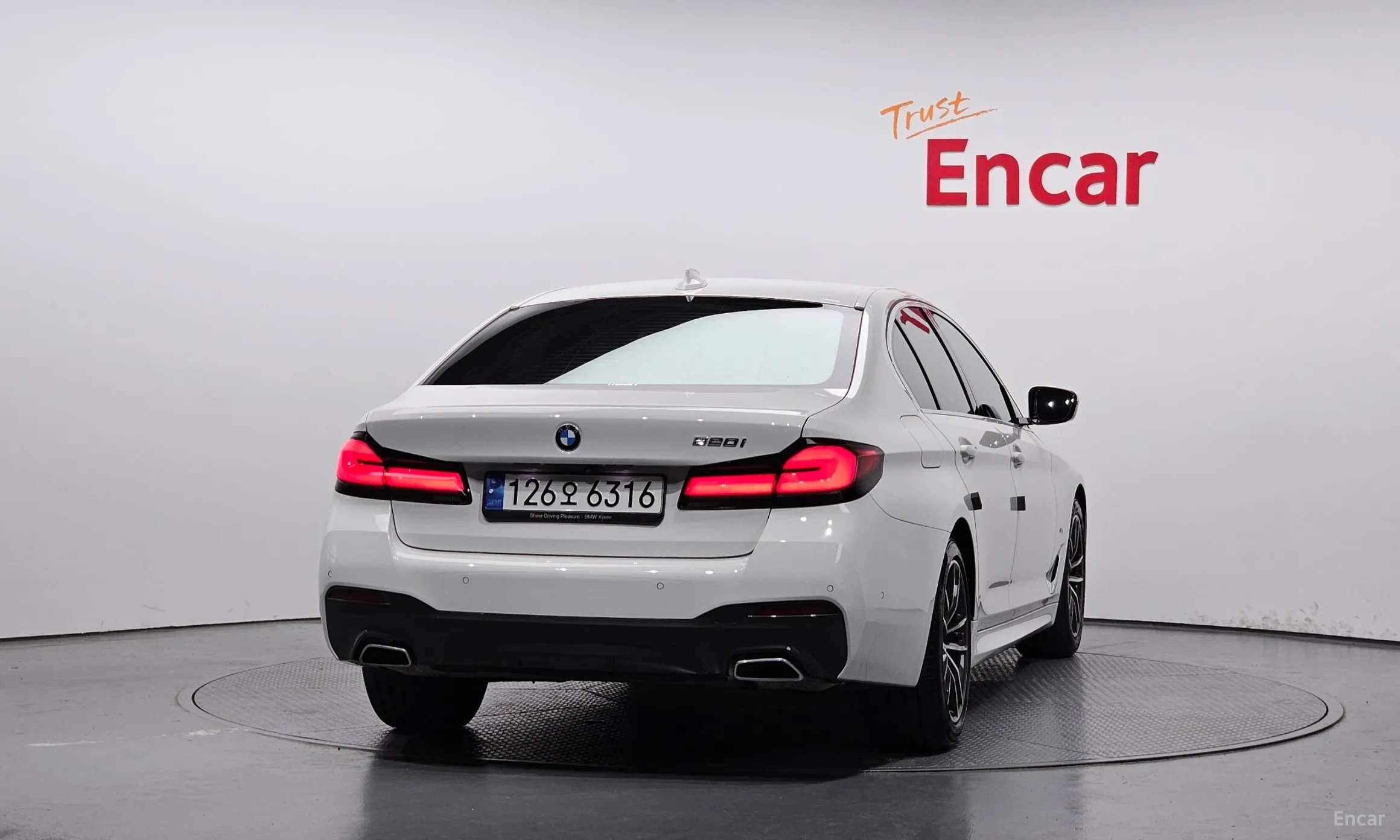 BMW 5 Series (G30) превью 3