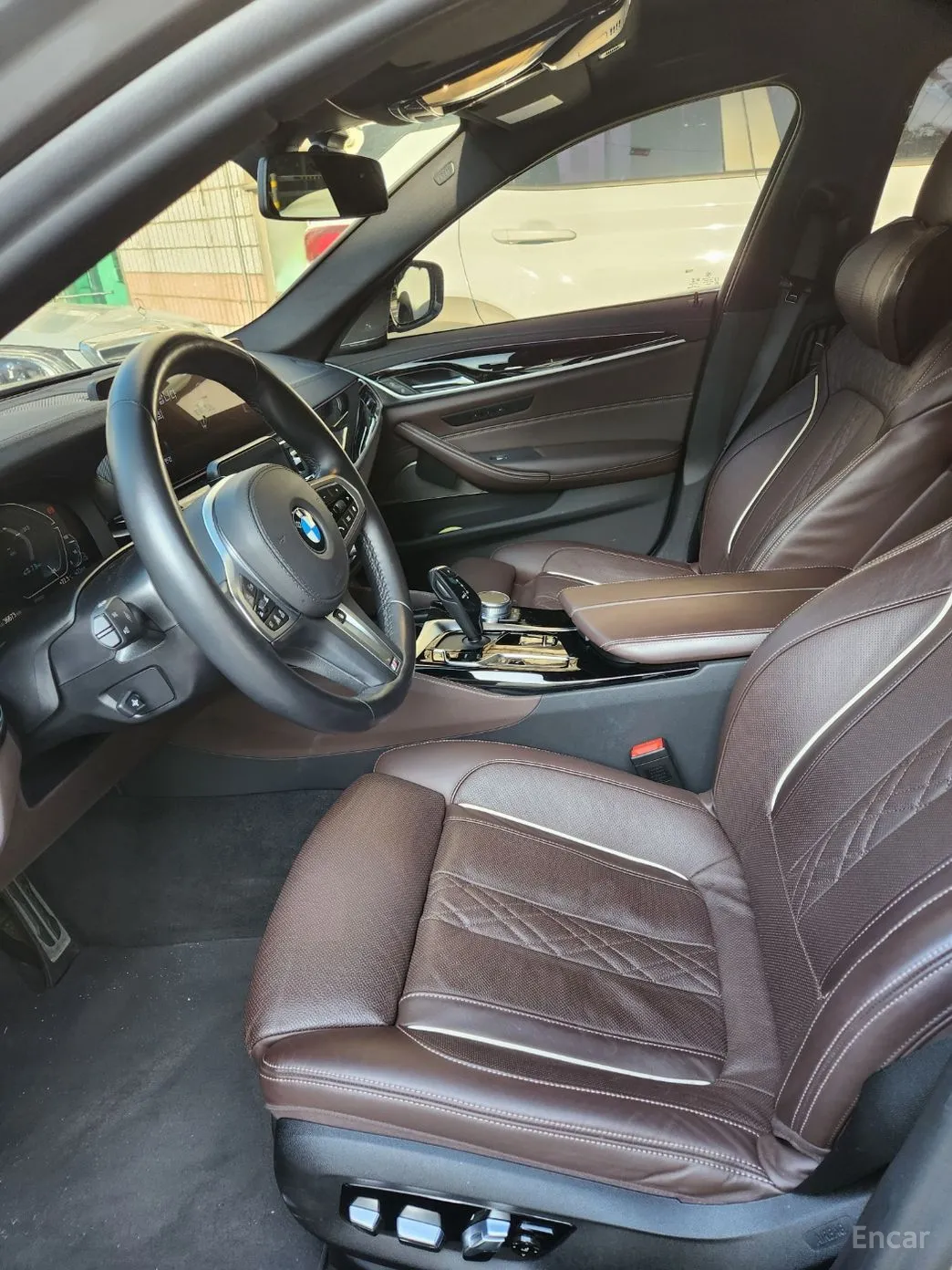 BMW 5 Series (G30) превью 10
