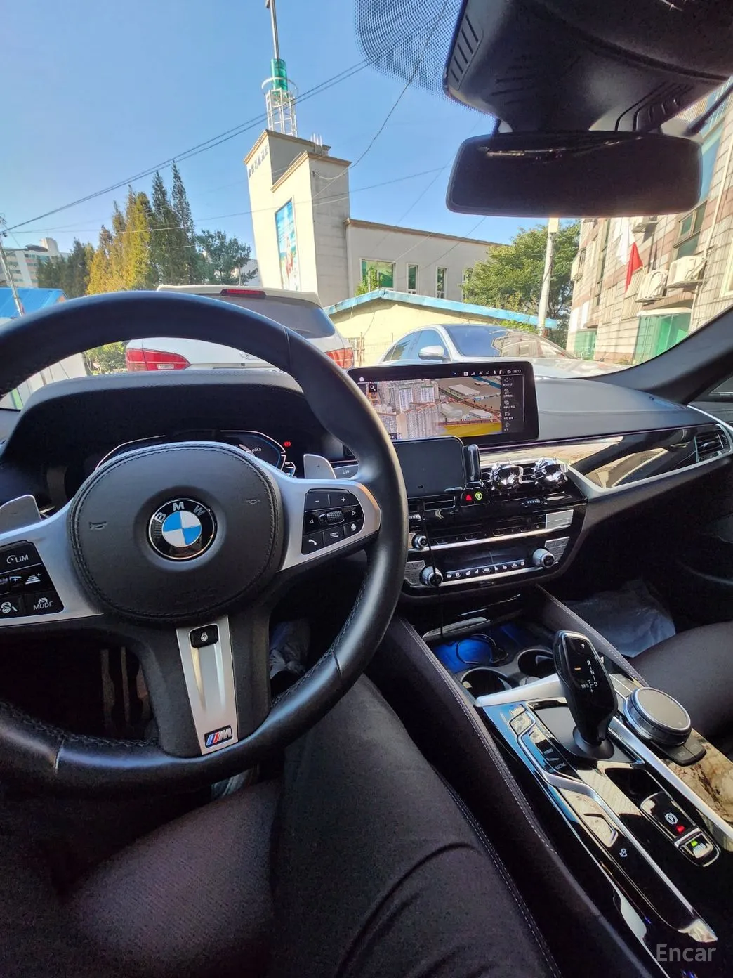 BMW 5 Series (G30) превью 12