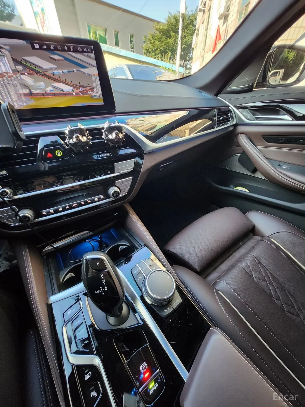 BMW 5 Series (G30) превью 13