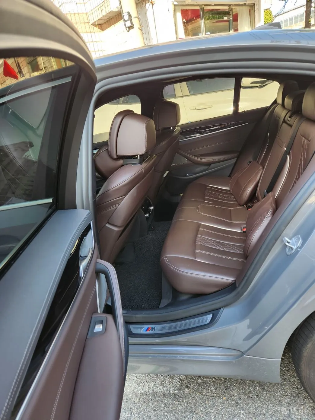 BMW 5 Series (G30) превью 14